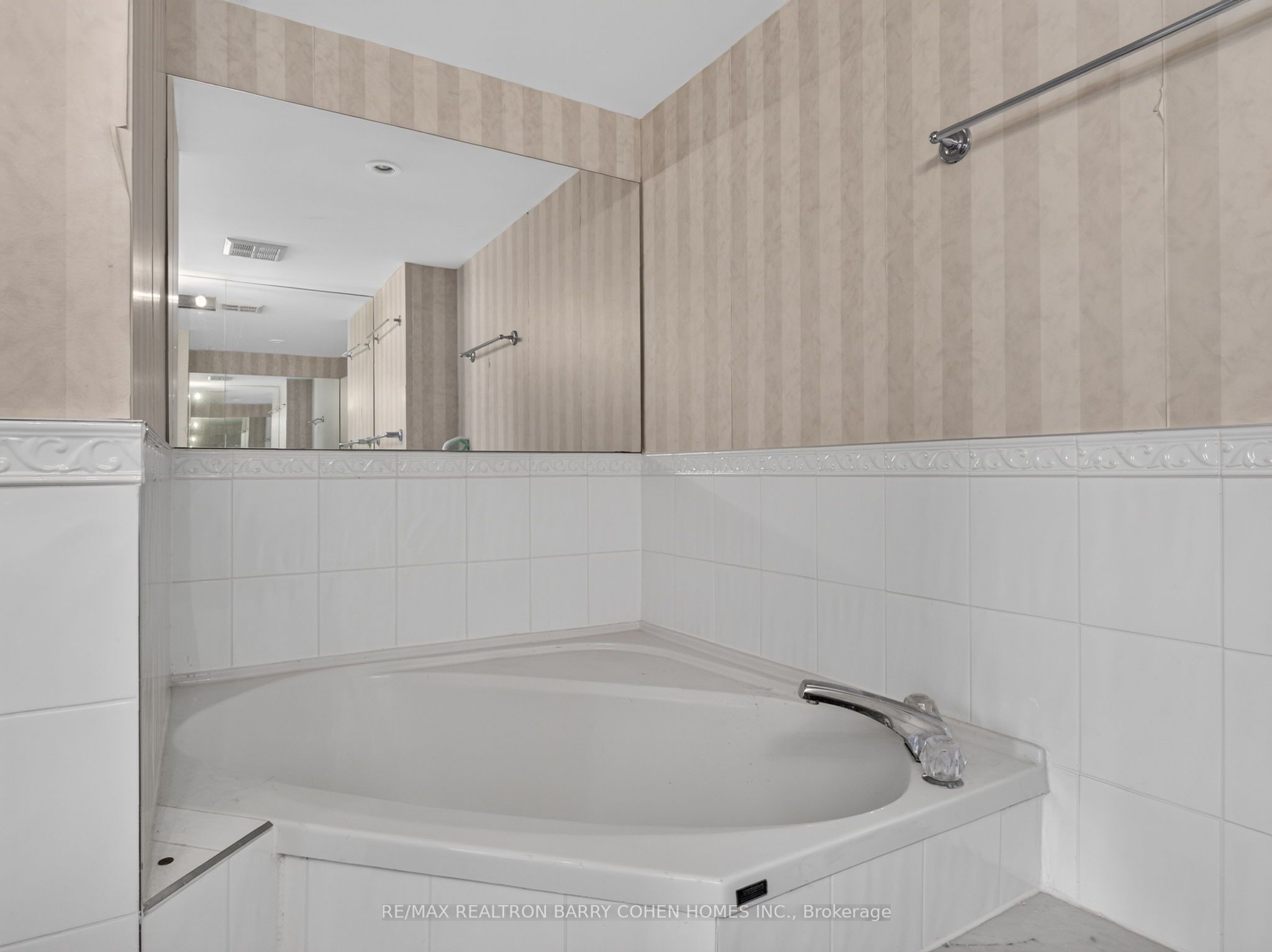 700 Constellation Drive 2009 Property Photo 13