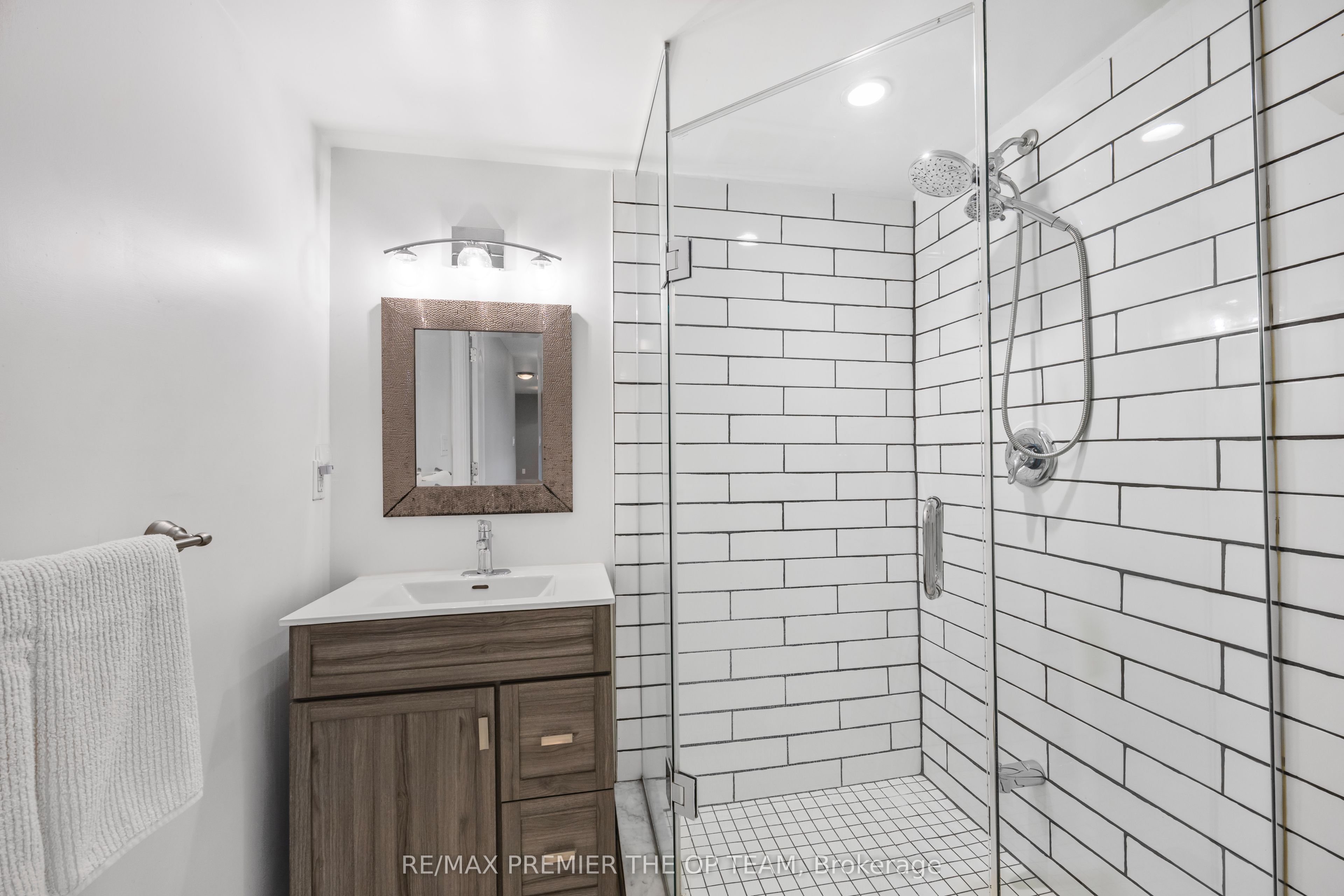 223 Landsbridge Street Lower Property Photo 6