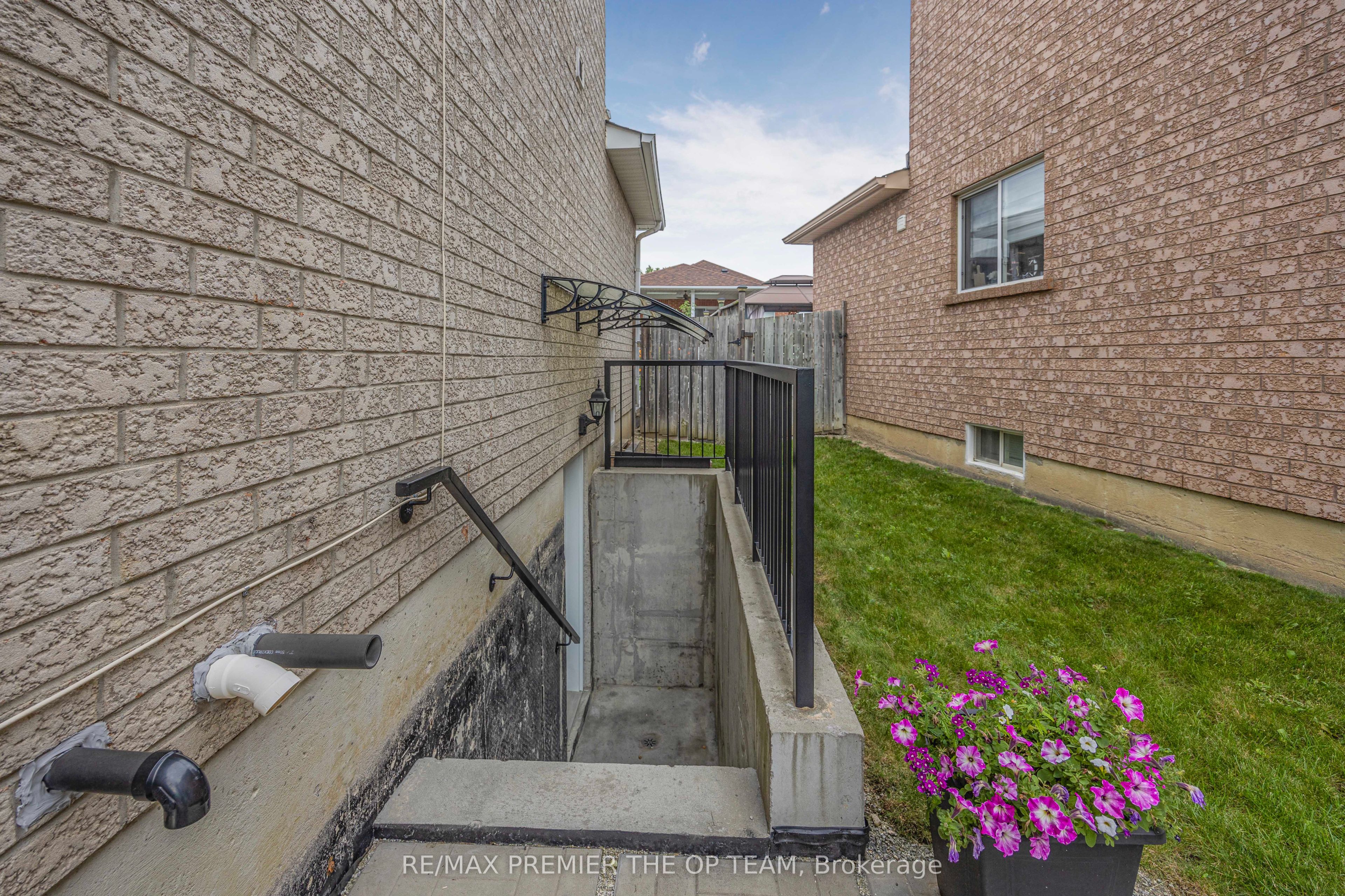 223 Landsbridge Street Lower Property Photo 13