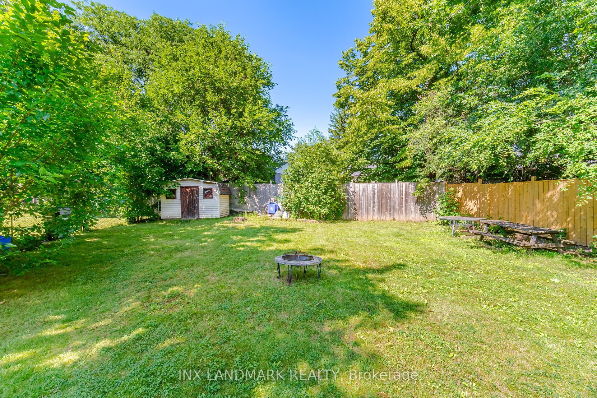 559 Wolsey Crescent Property Photo 6