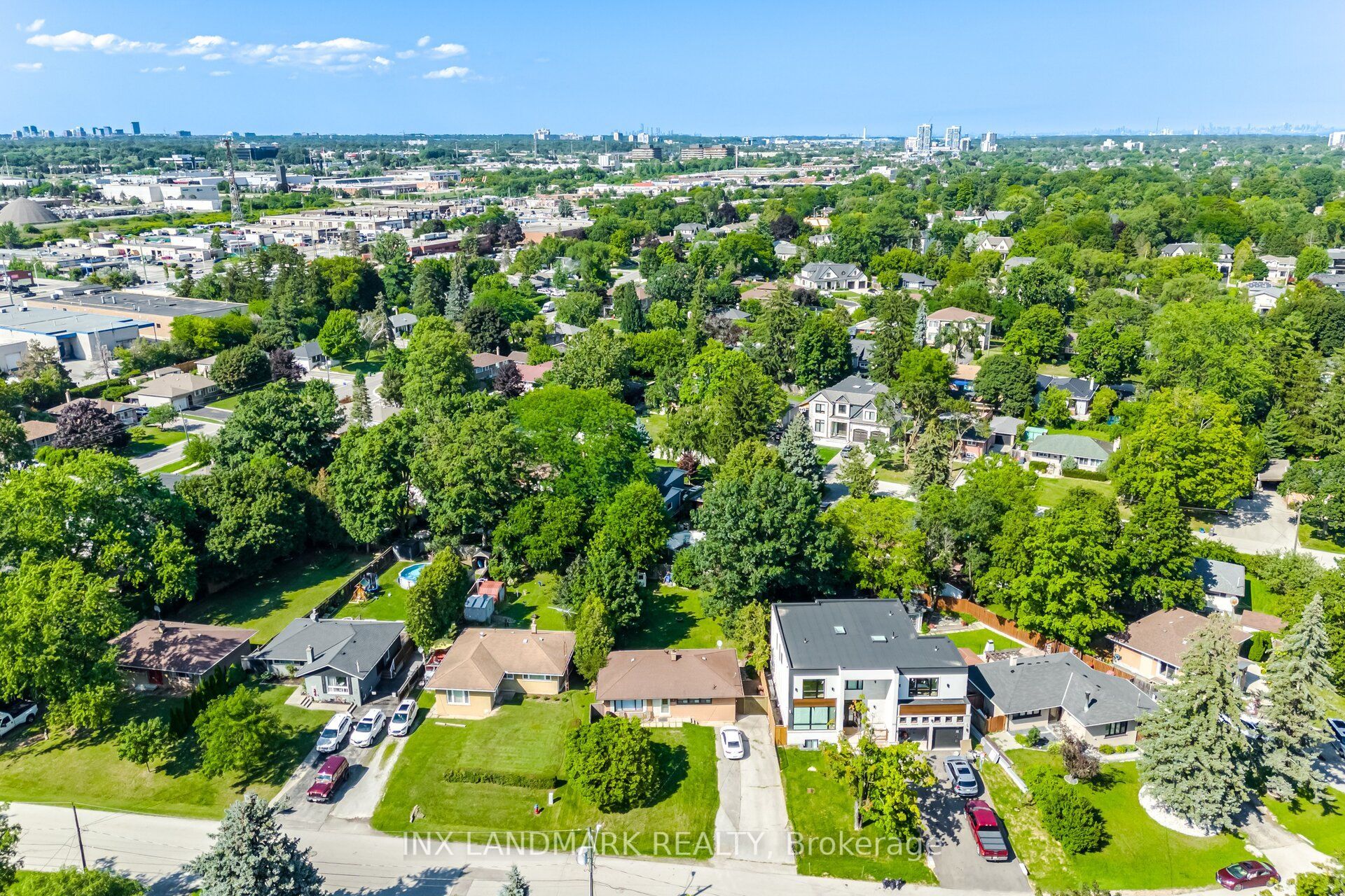 559 Wolsey Crescent Property Photo 8
