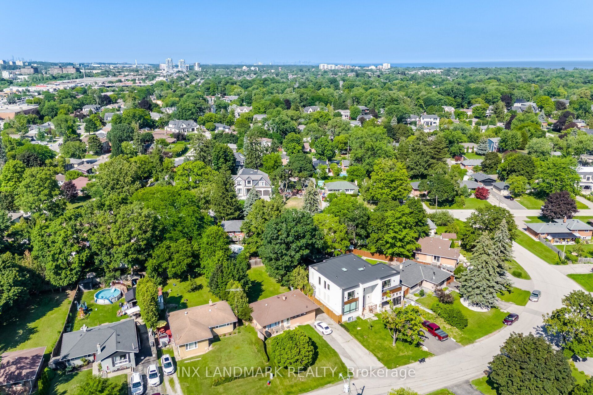 559 Wolsey Crescent Property Photo 10