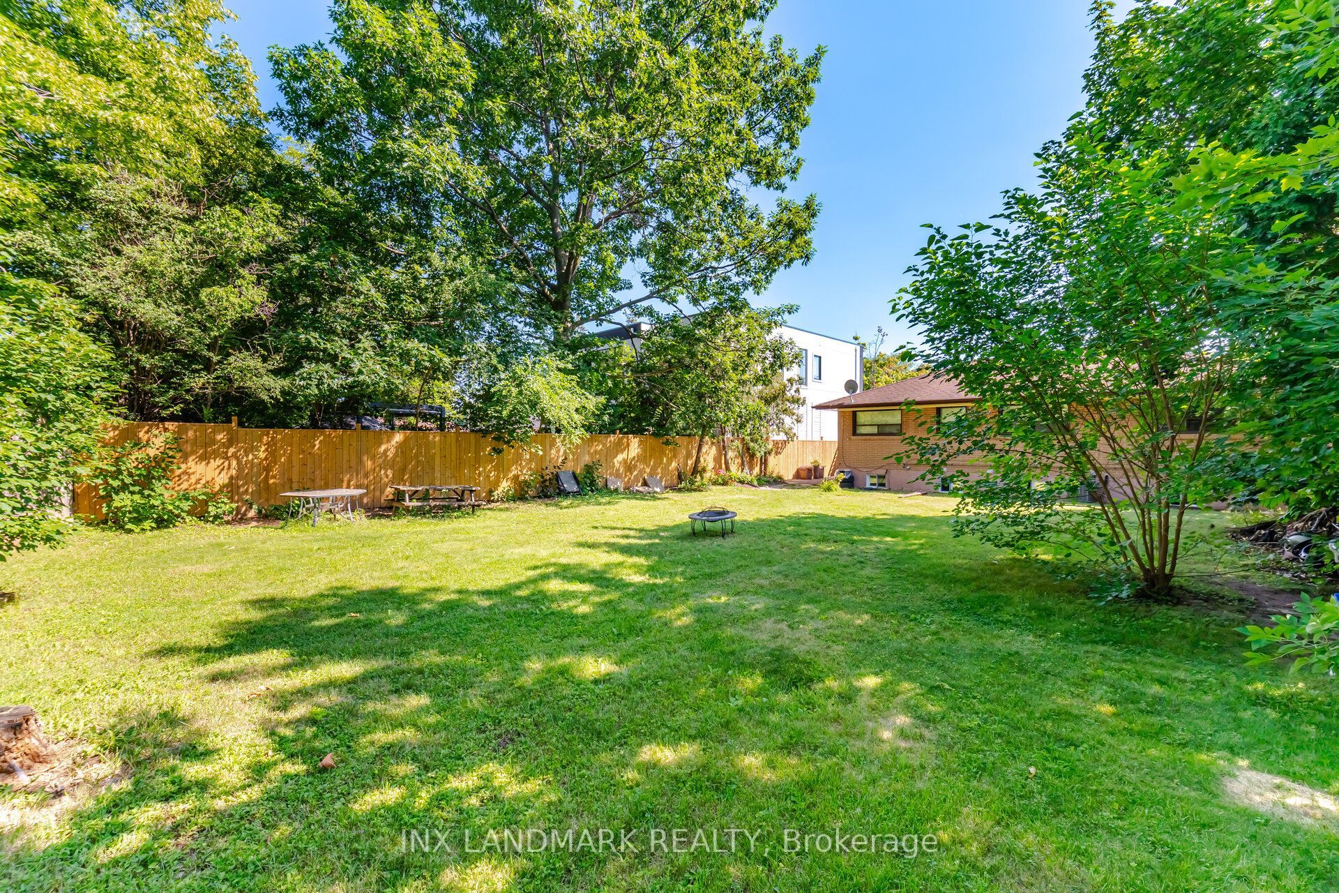 559 Wolsey Crescent Property Photo 11