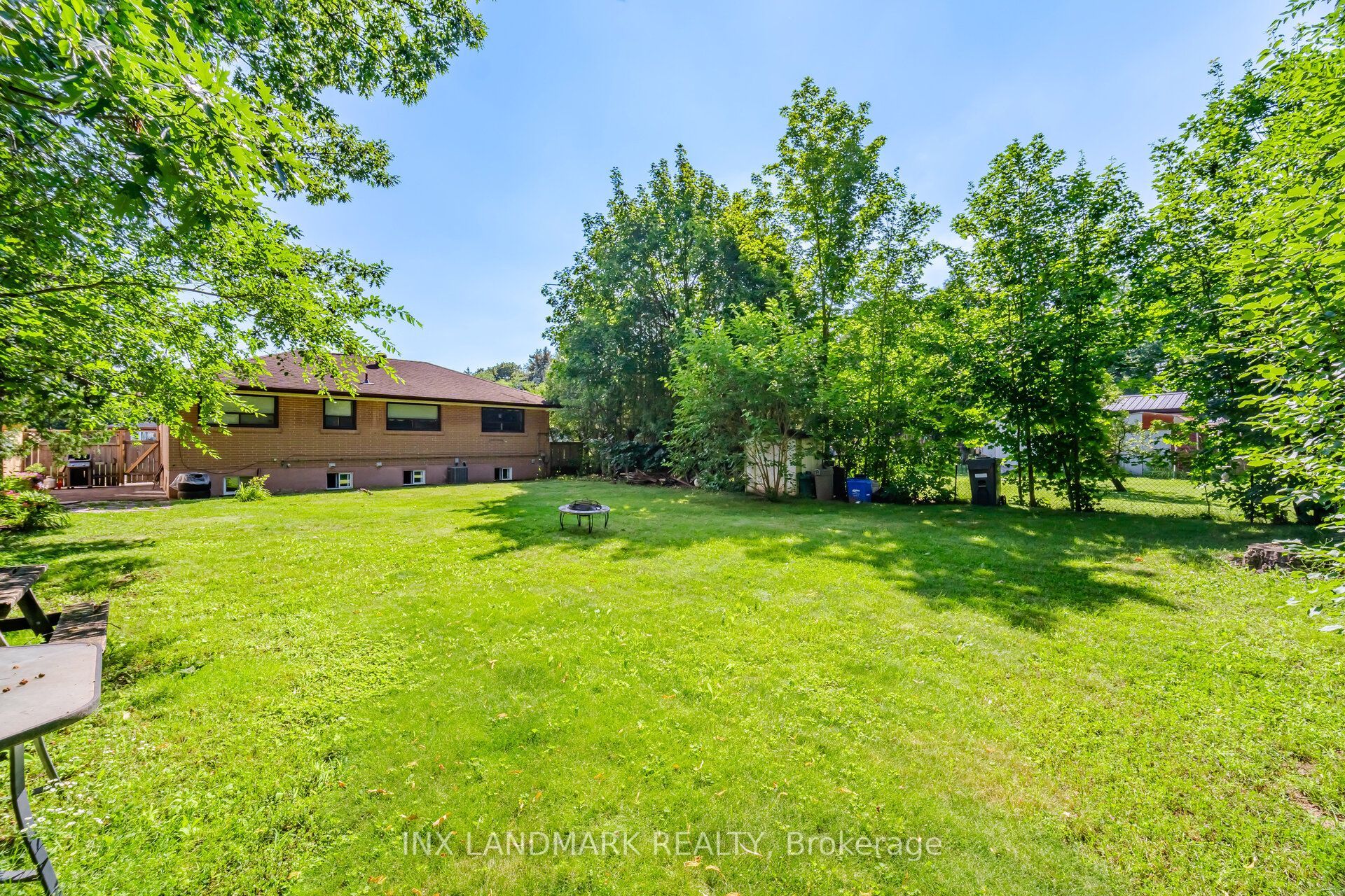 559 Wolsey Crescent Property Photo 12