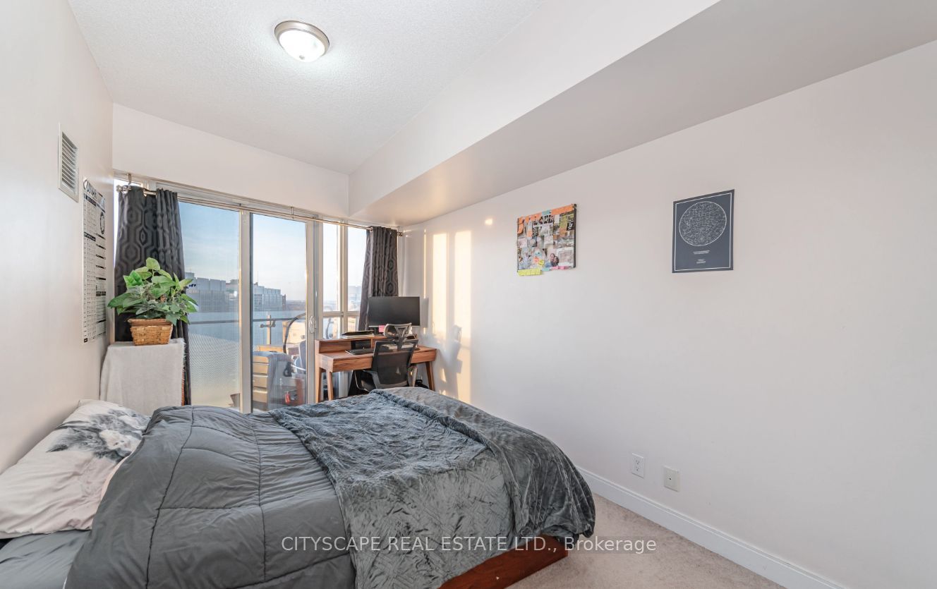 50 Absolute Avenue E 2008 Property Photo 15