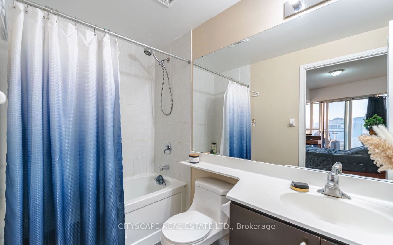 50 Absolute Avenue E 2008 Property Photo 17