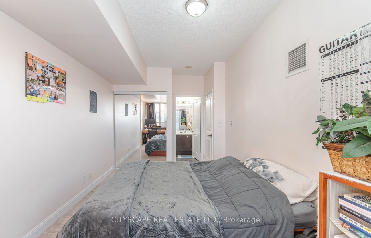50 Absolute Avenue E 2008 Property Photo 19