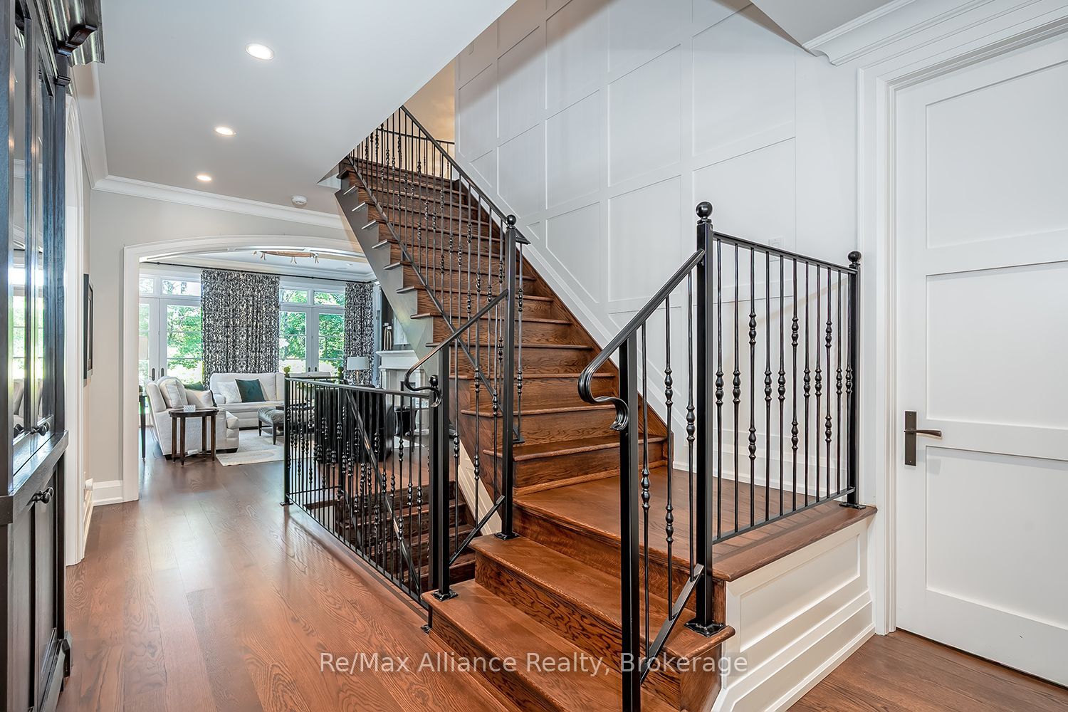379 River Side Drive Property Photo 6