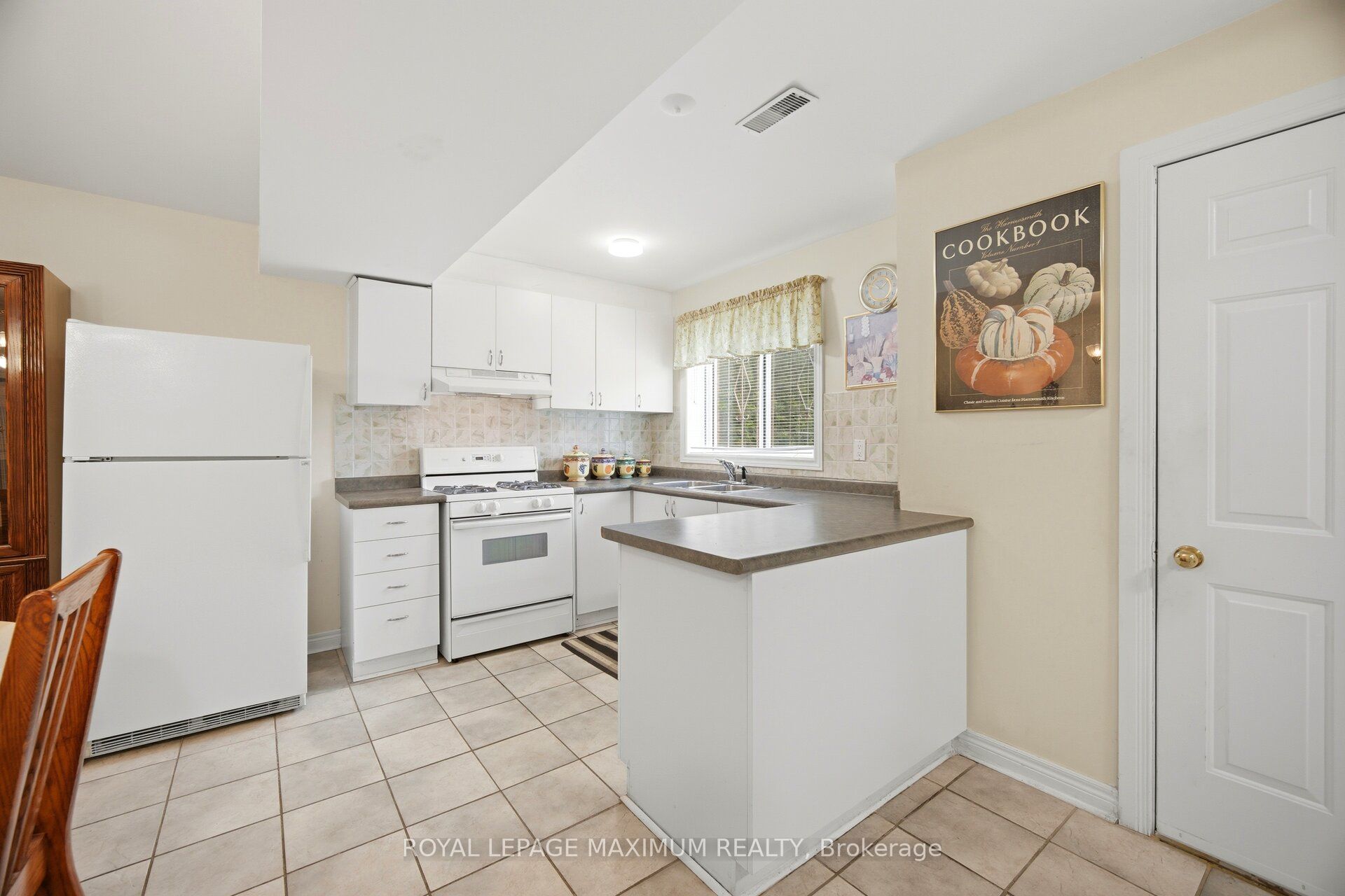 34 Kirkwood Crescent Property Photo 32