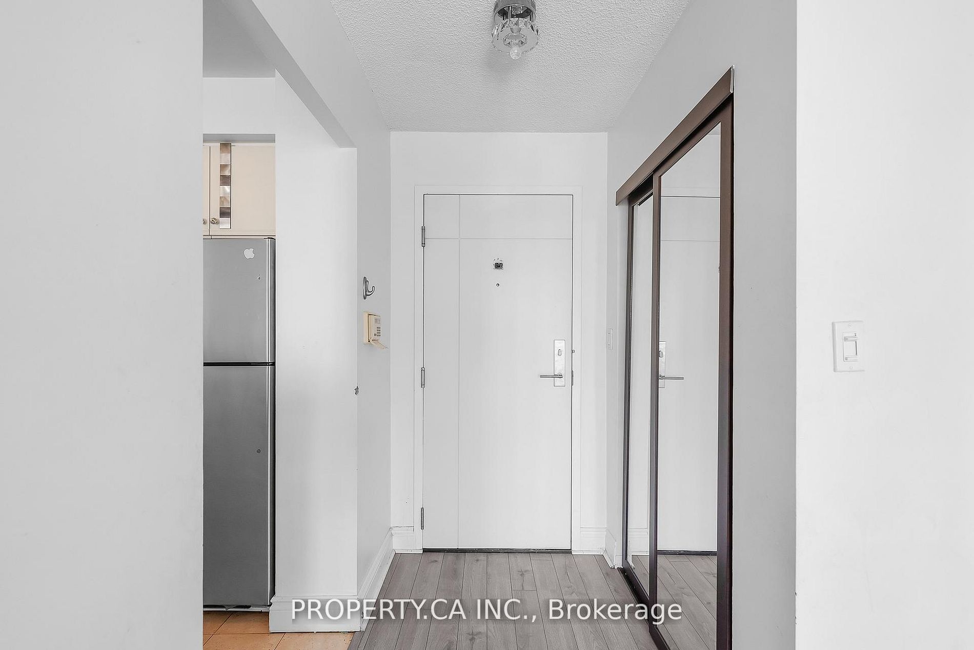 2267 Lake Shore Boulevard W 526 Property Photo 3