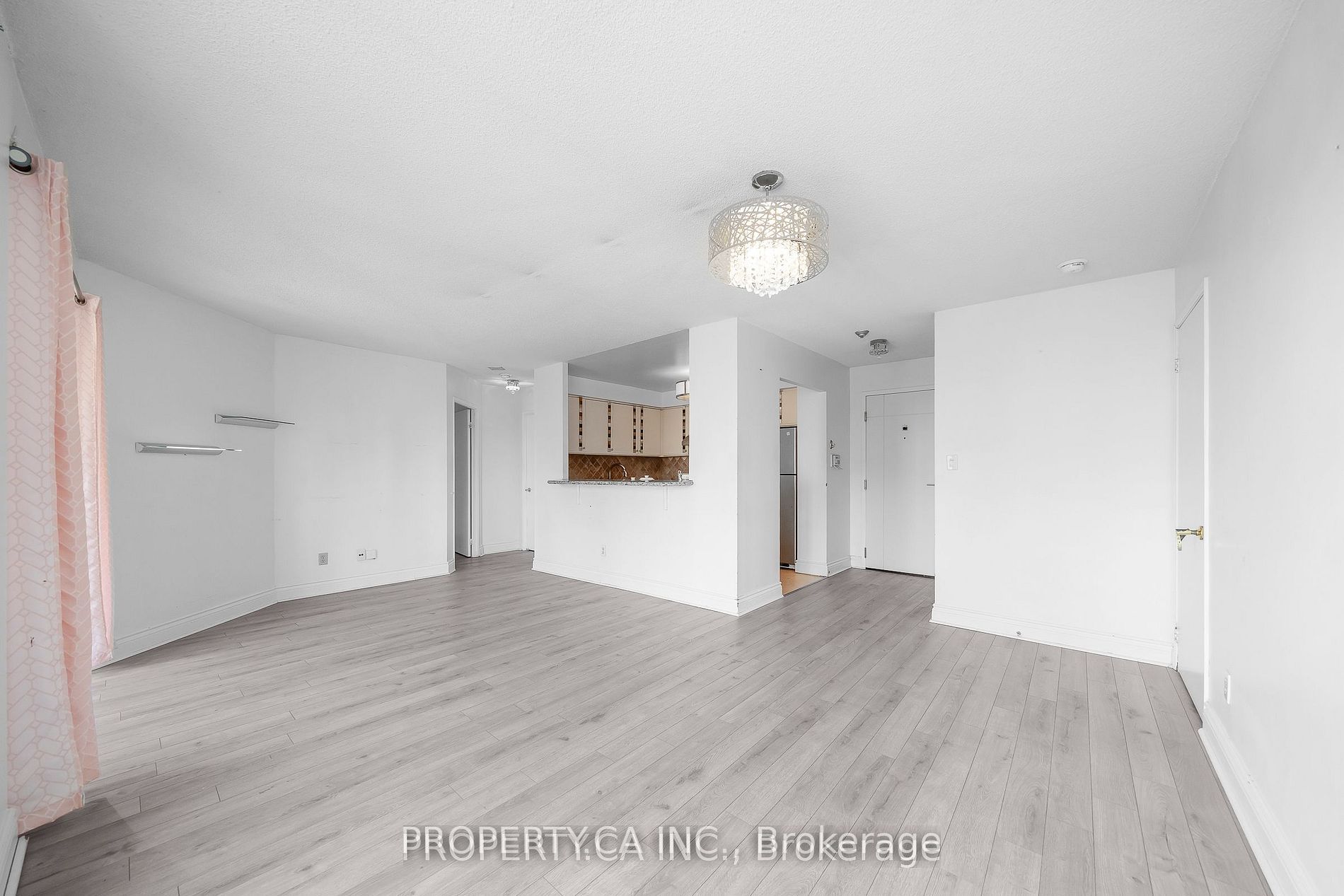 2267 Lake Shore Boulevard W 526 Property Photo 6