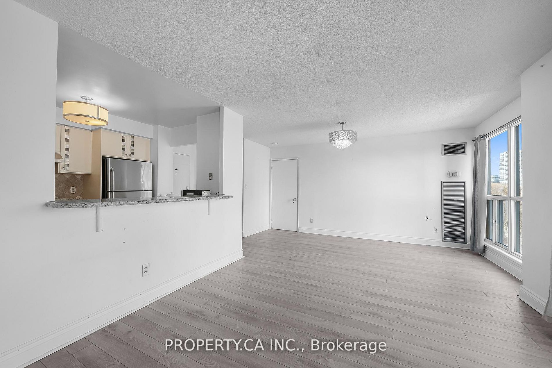2267 Lake Shore Boulevard W 526 Property Photo 7