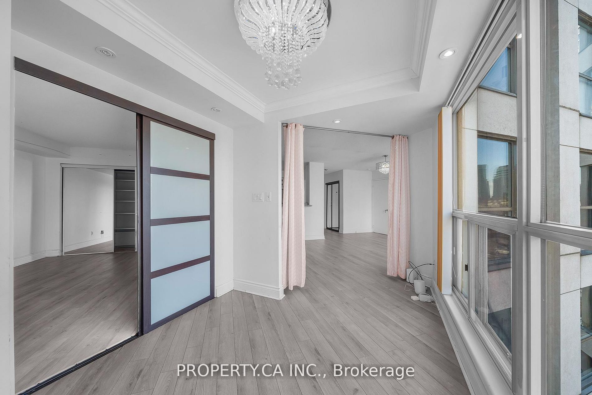 2267 Lake Shore Boulevard W 526 Property Photo 14