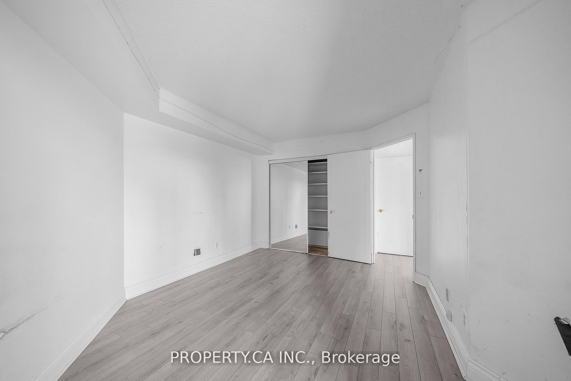 2267 Lake Shore Boulevard W 526 Property Photo 17