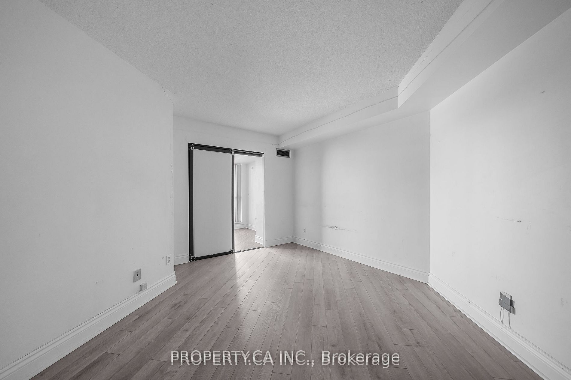2267 Lake Shore Boulevard W 526 Property Photo 18