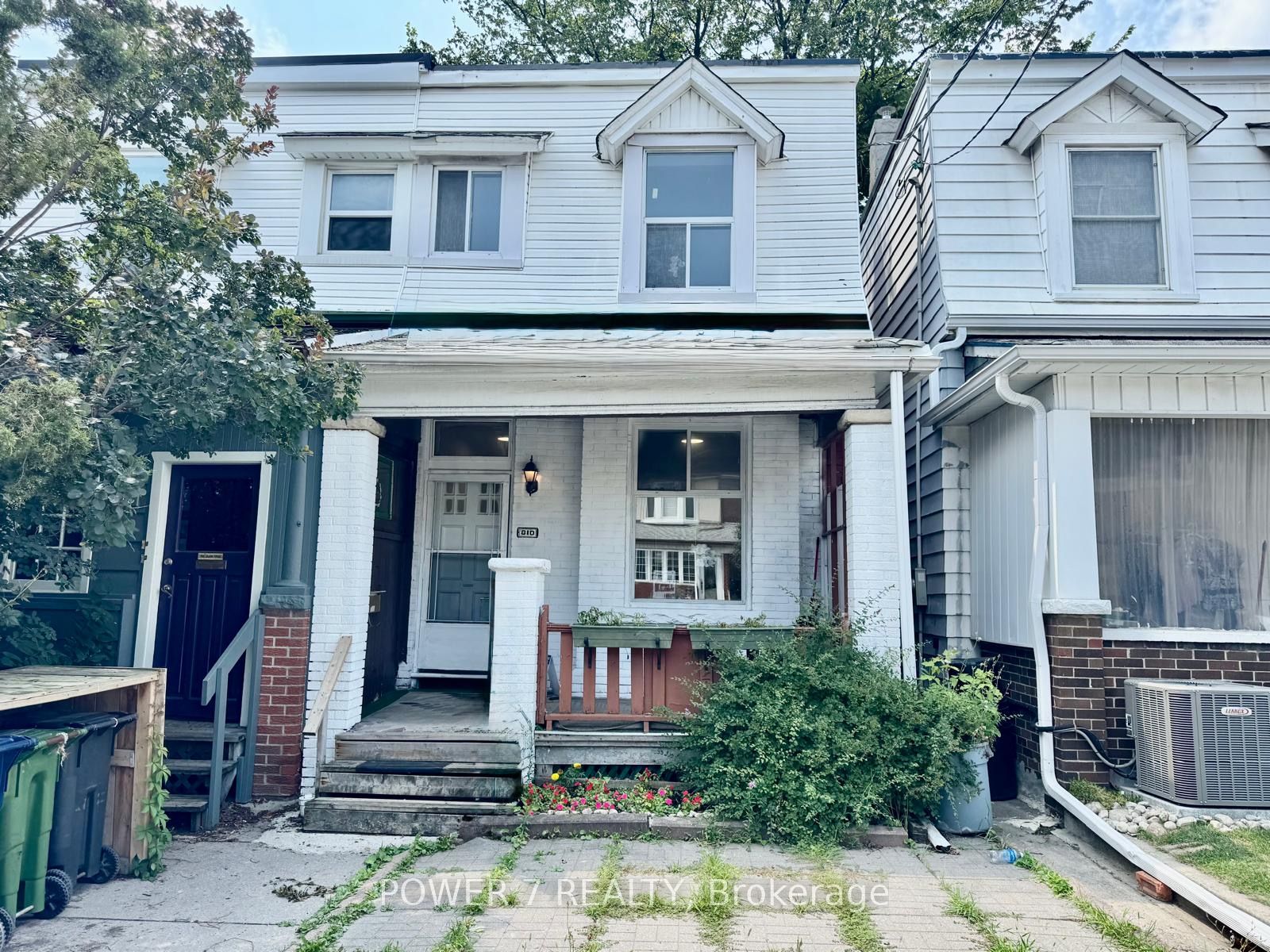 810 Ossington Avenue Property Photo 2