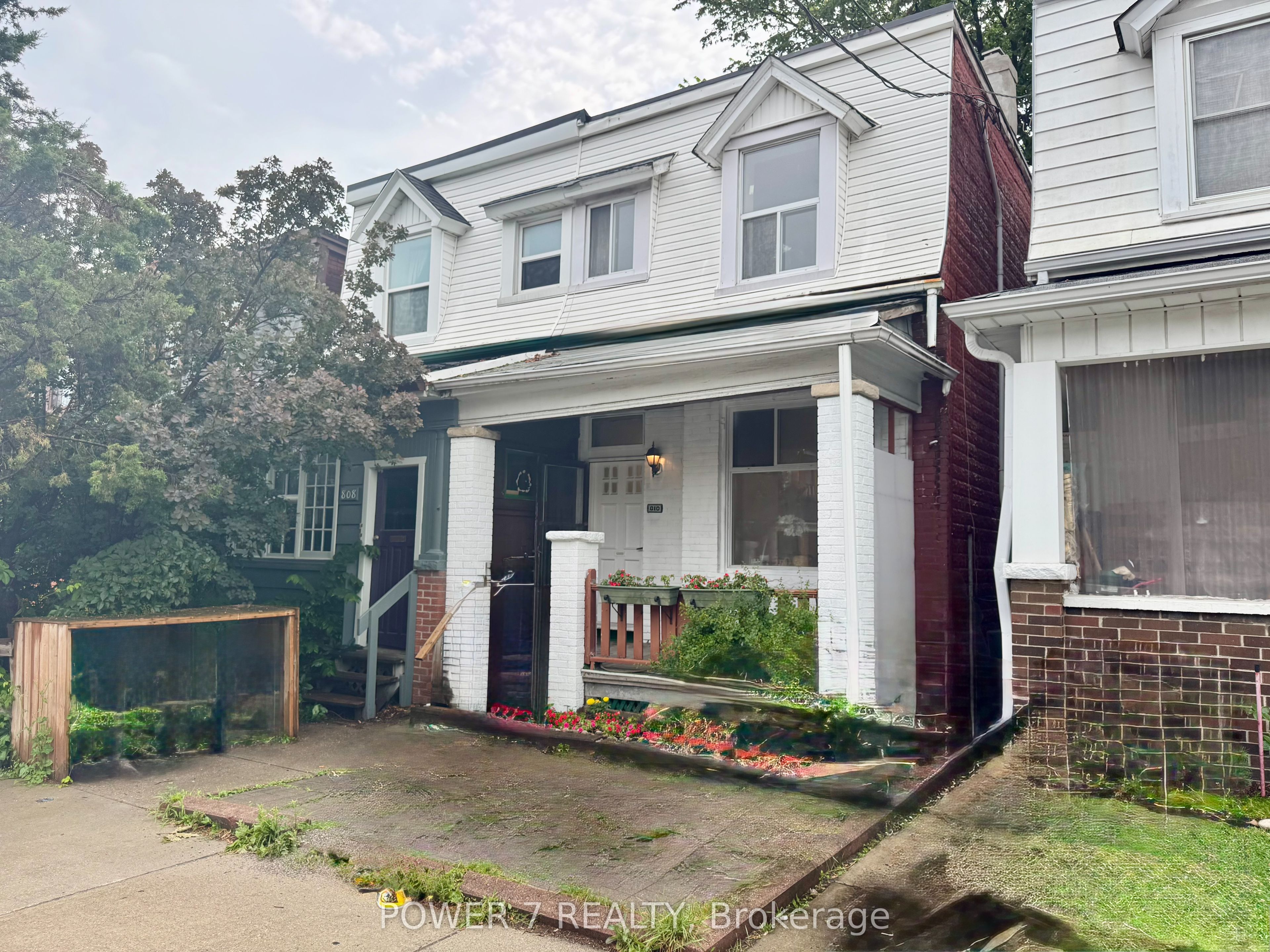 810 Ossington Avenue Property Photo 3
