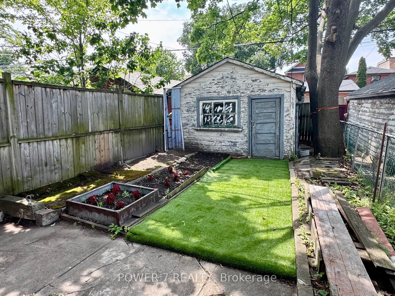 810 Ossington Avenue Property Photo 23
