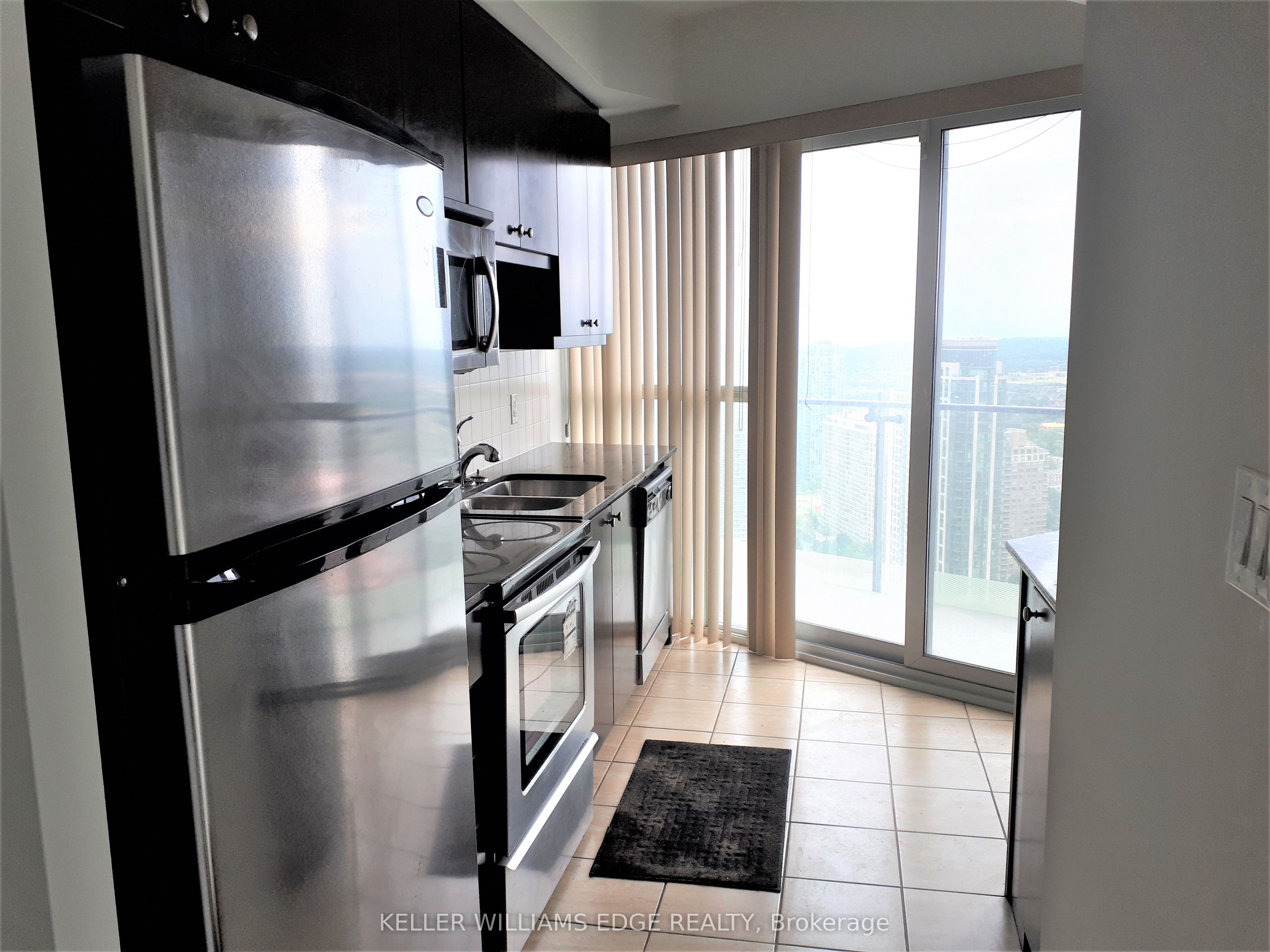 50 Absolute Avenue E 3906 Property Photo 8