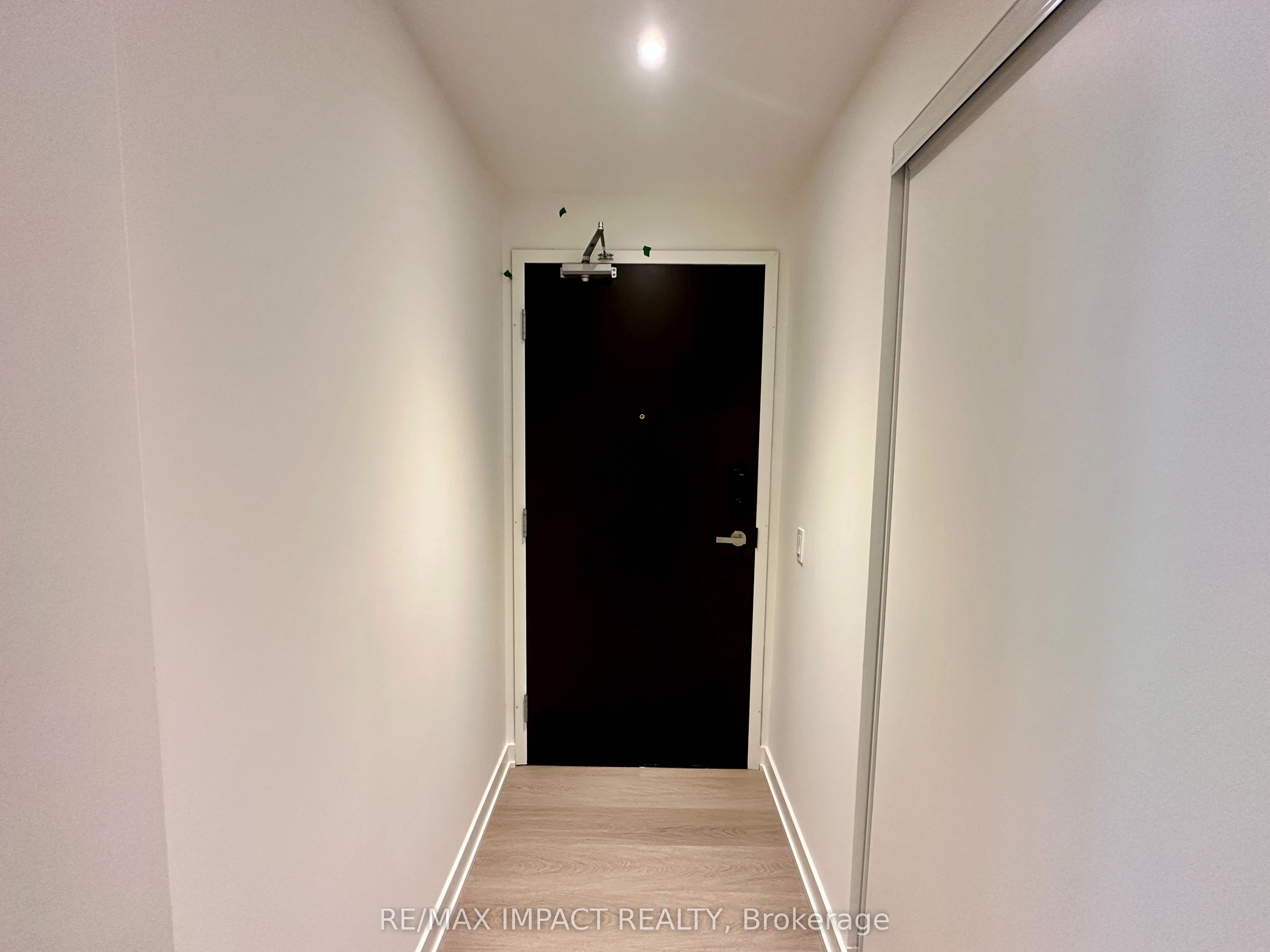 448 Burnhamthorpe Road W 201 Property Photo 5