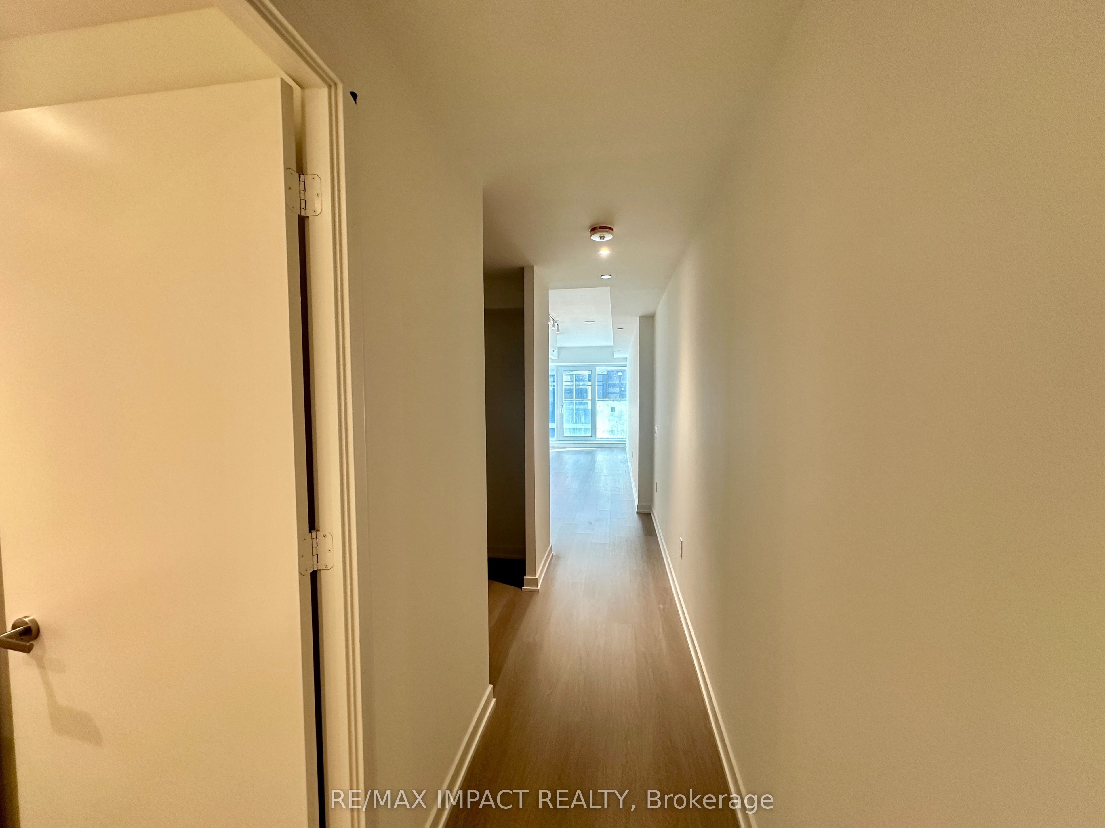 448 Burnhamthorpe Road W 201 Property Photo 6