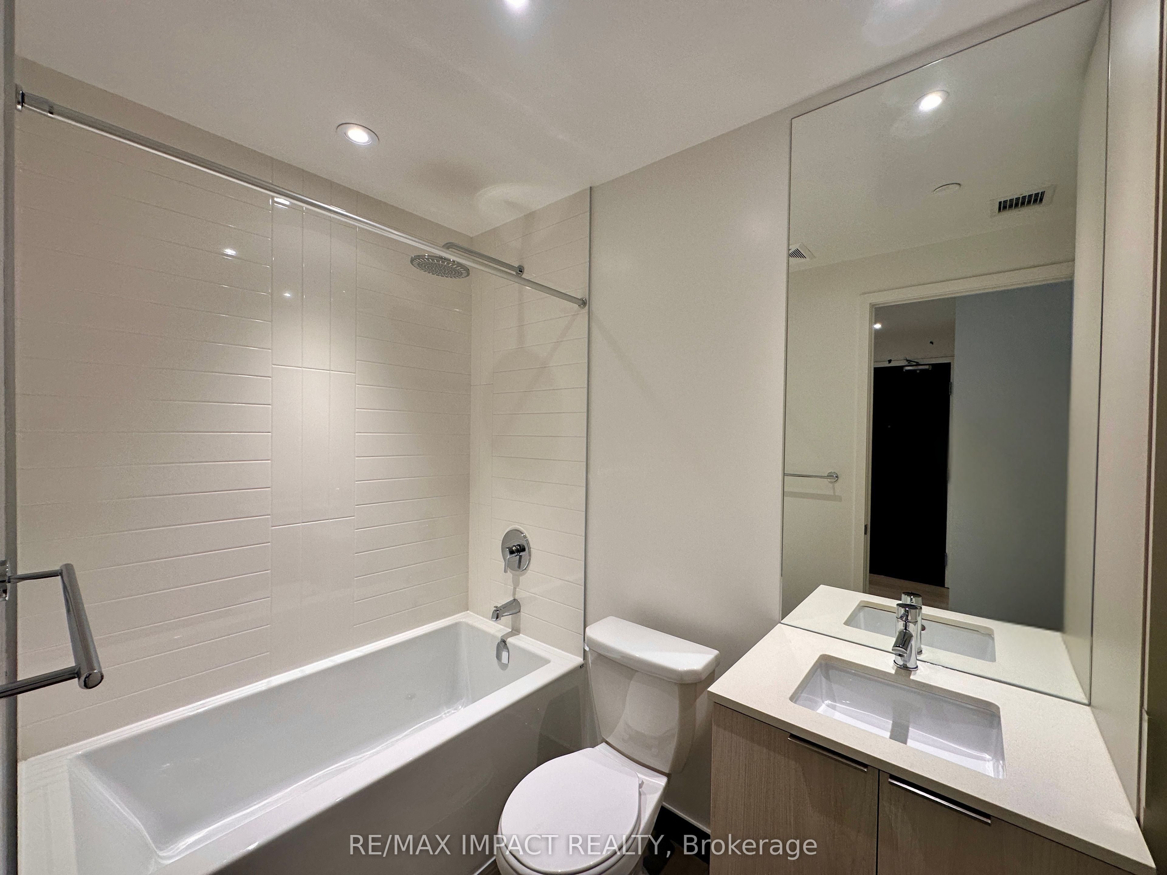 448 Burnhamthorpe Road W 201 Property Photo 7
