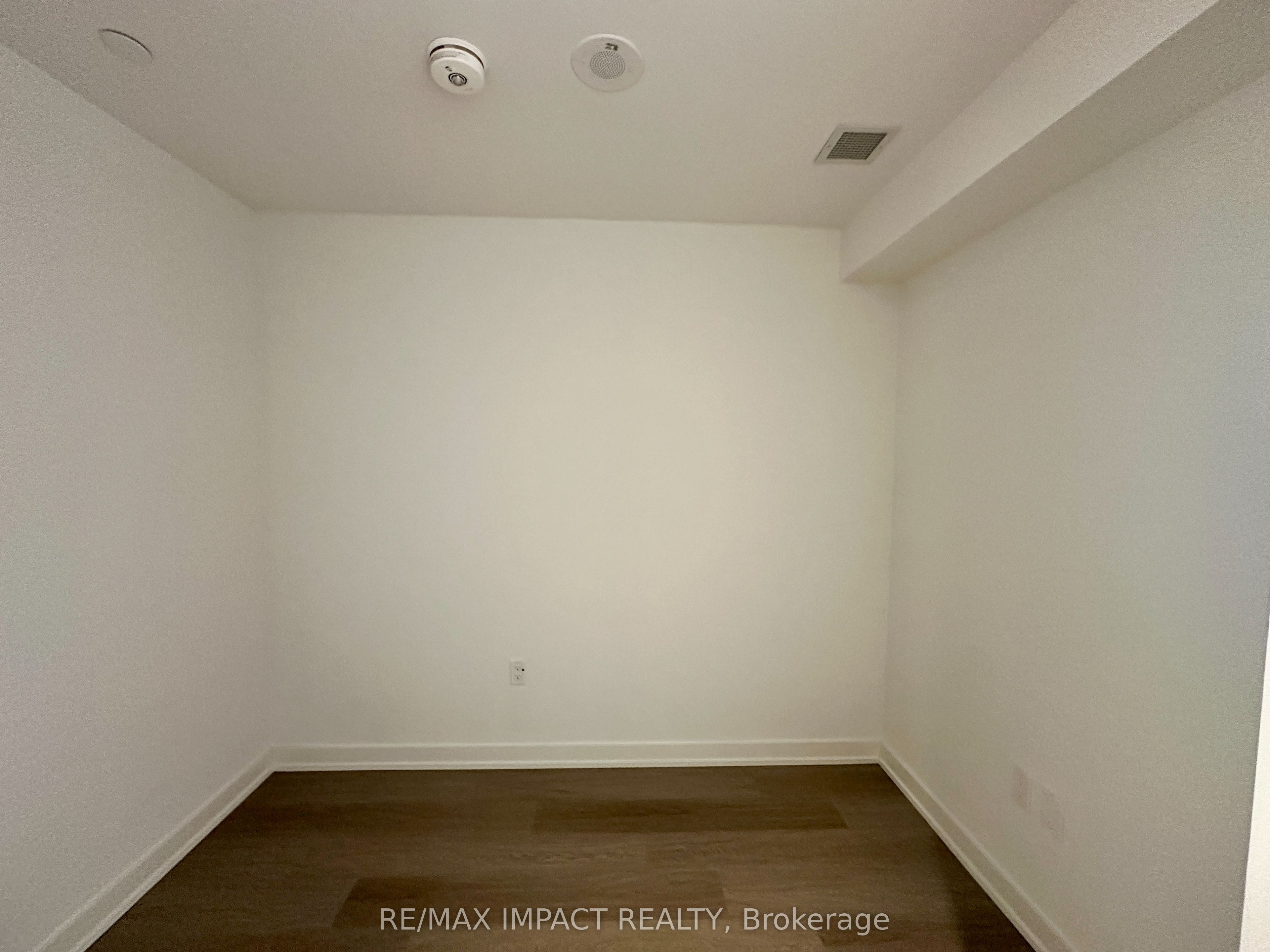 448 Burnhamthorpe Road W 201 Property Photo 8