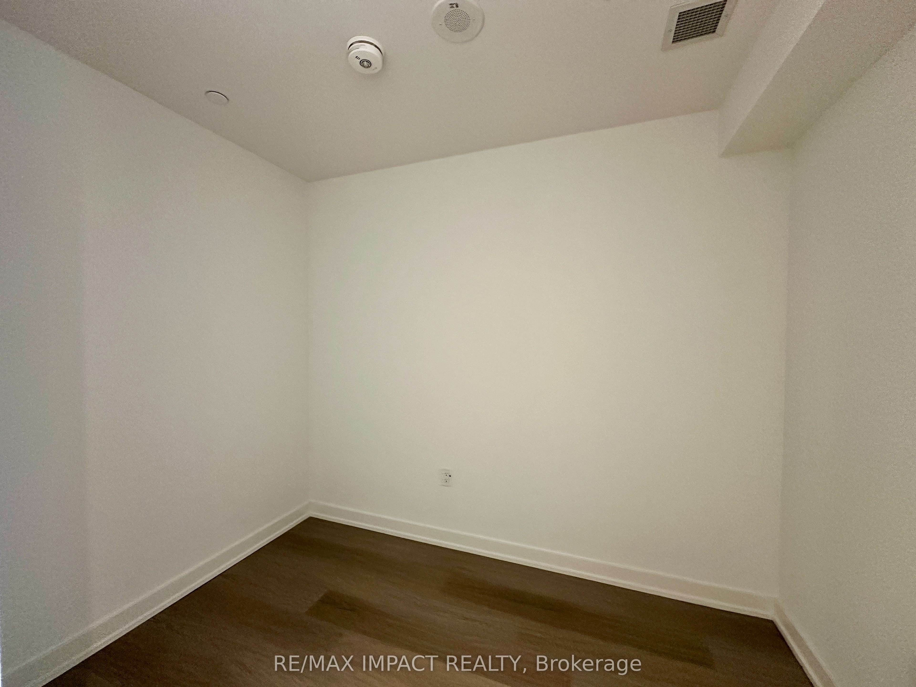 448 Burnhamthorpe Road W 201 Property Photo 10