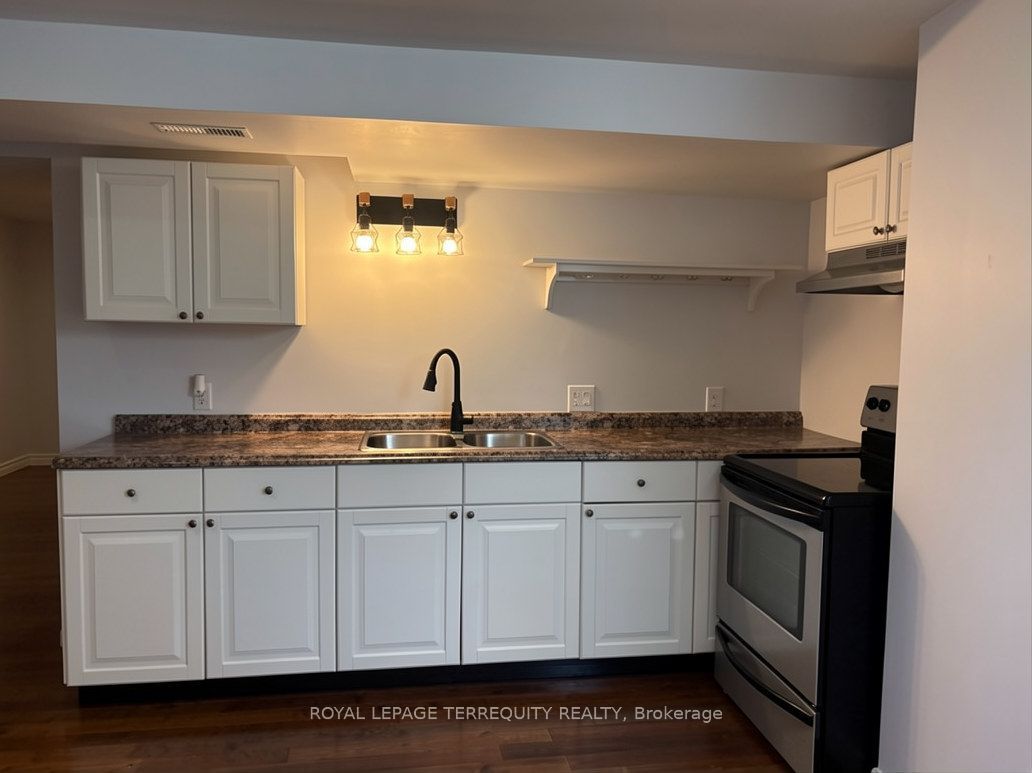 896 Fourth Street Lower Property Photo 5