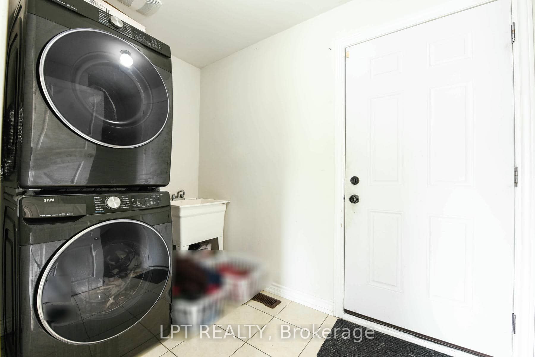 17 Gilford Street Property Photo 7