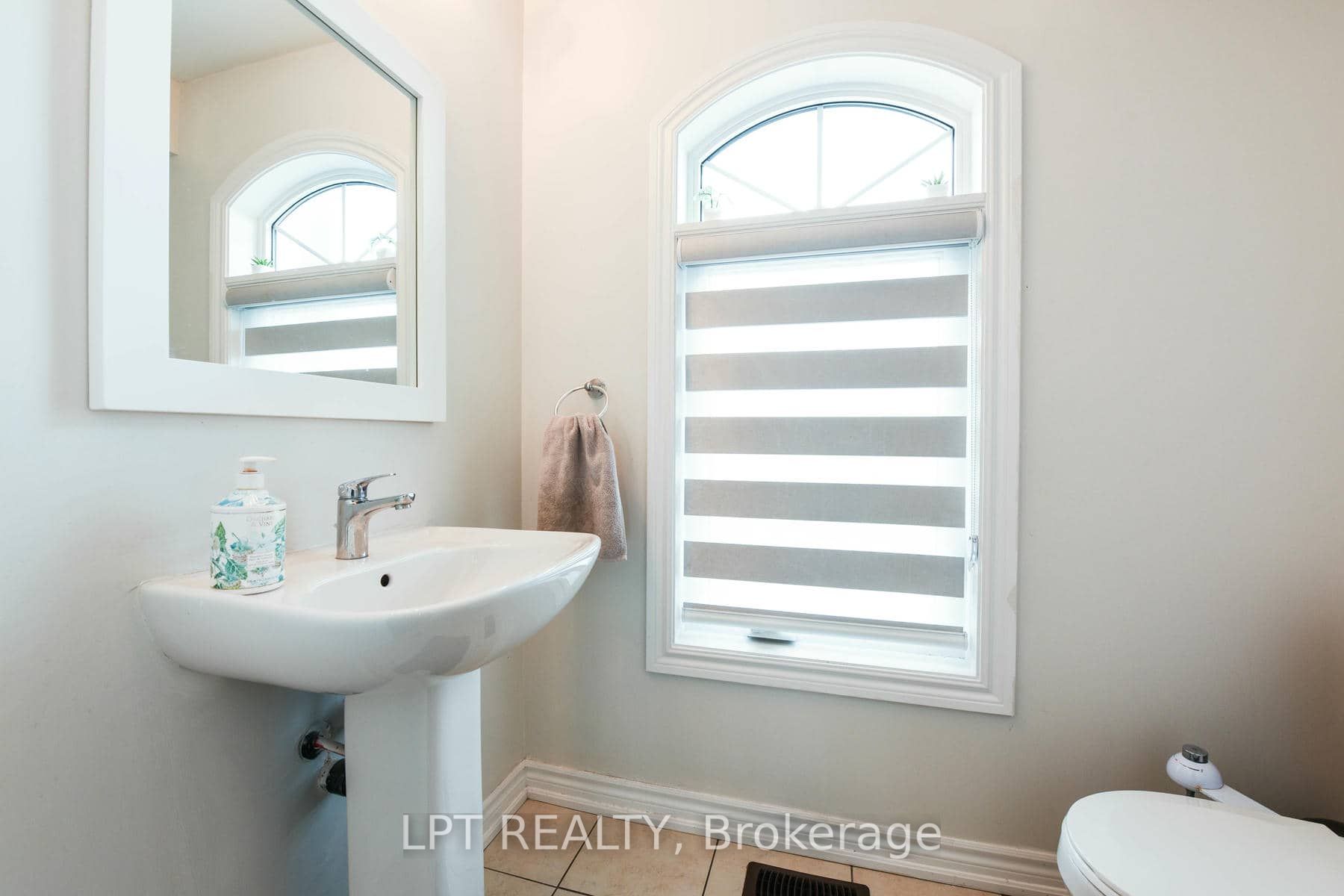 17 Gilford Street Property Photo 16