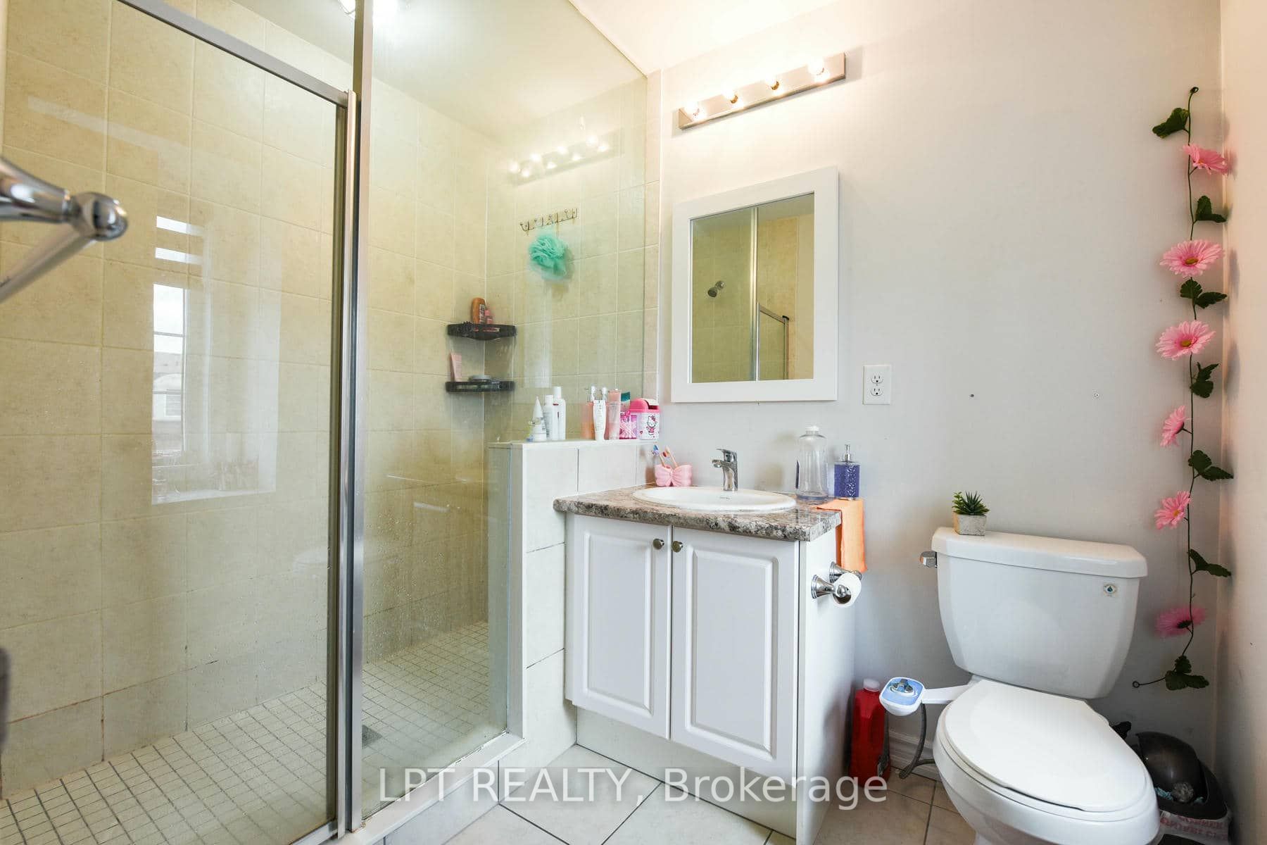 17 Gilford Street Property Photo 27