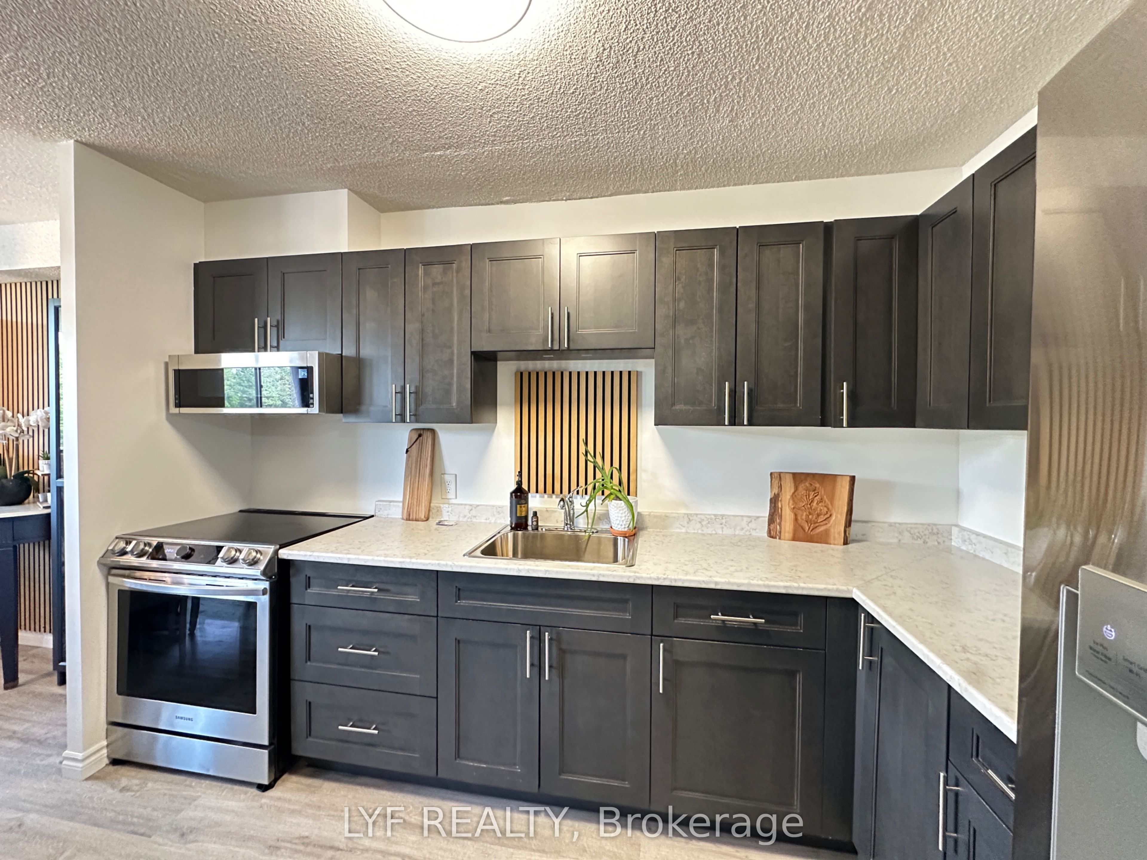 81 Millside Drive 401 Property Photo 6