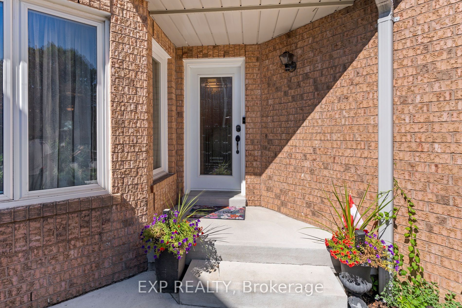6192 Duford Drive Property Photo 3