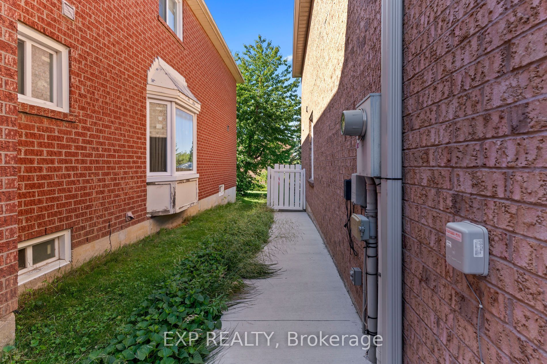 6192 Duford Drive Property Photo 4
