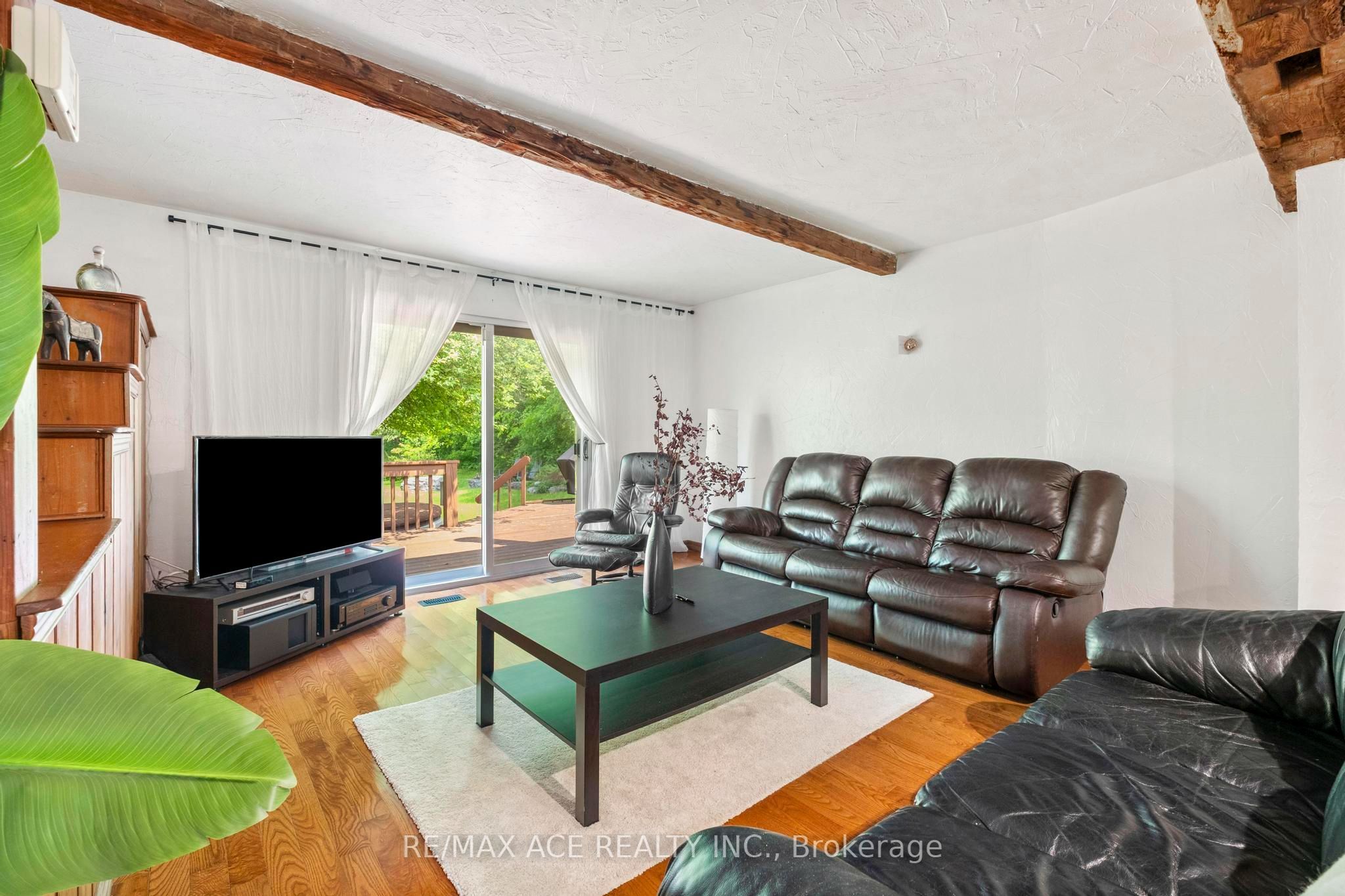 11 Maple Lane Property Photo 3