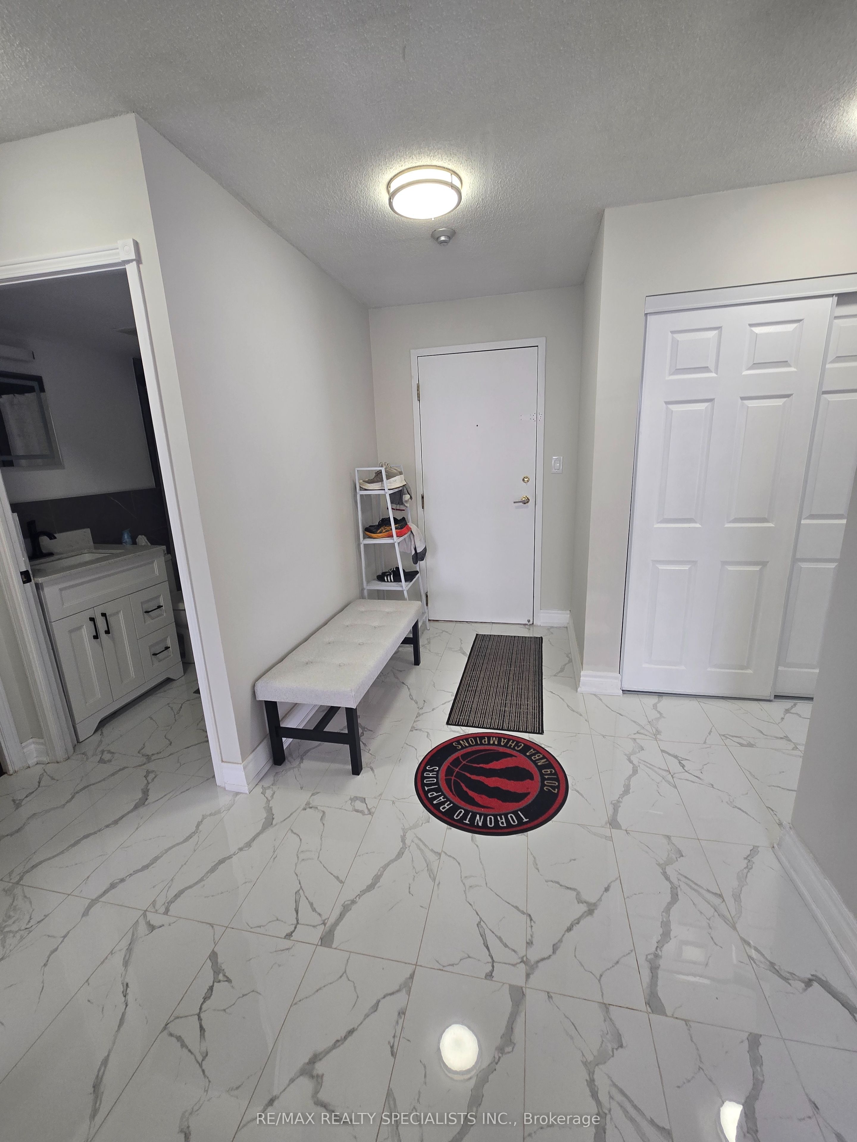 135 Hillcrest Avenue 1204(partially Furnished) Property Photo 2