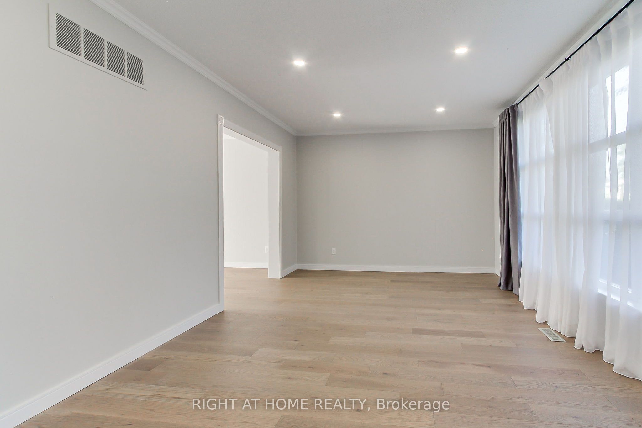 1715 Oberon Crescent Property Photo 8