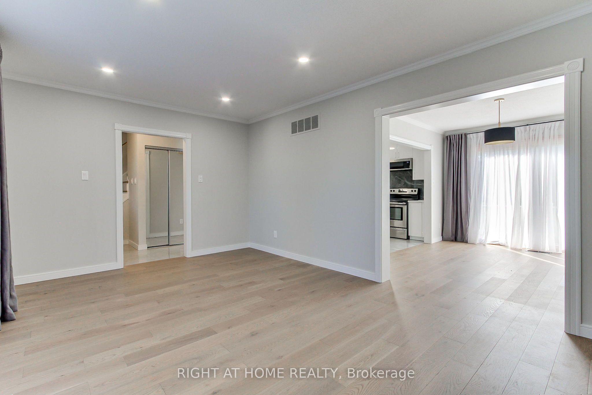 1715 Oberon Crescent Property Photo 10