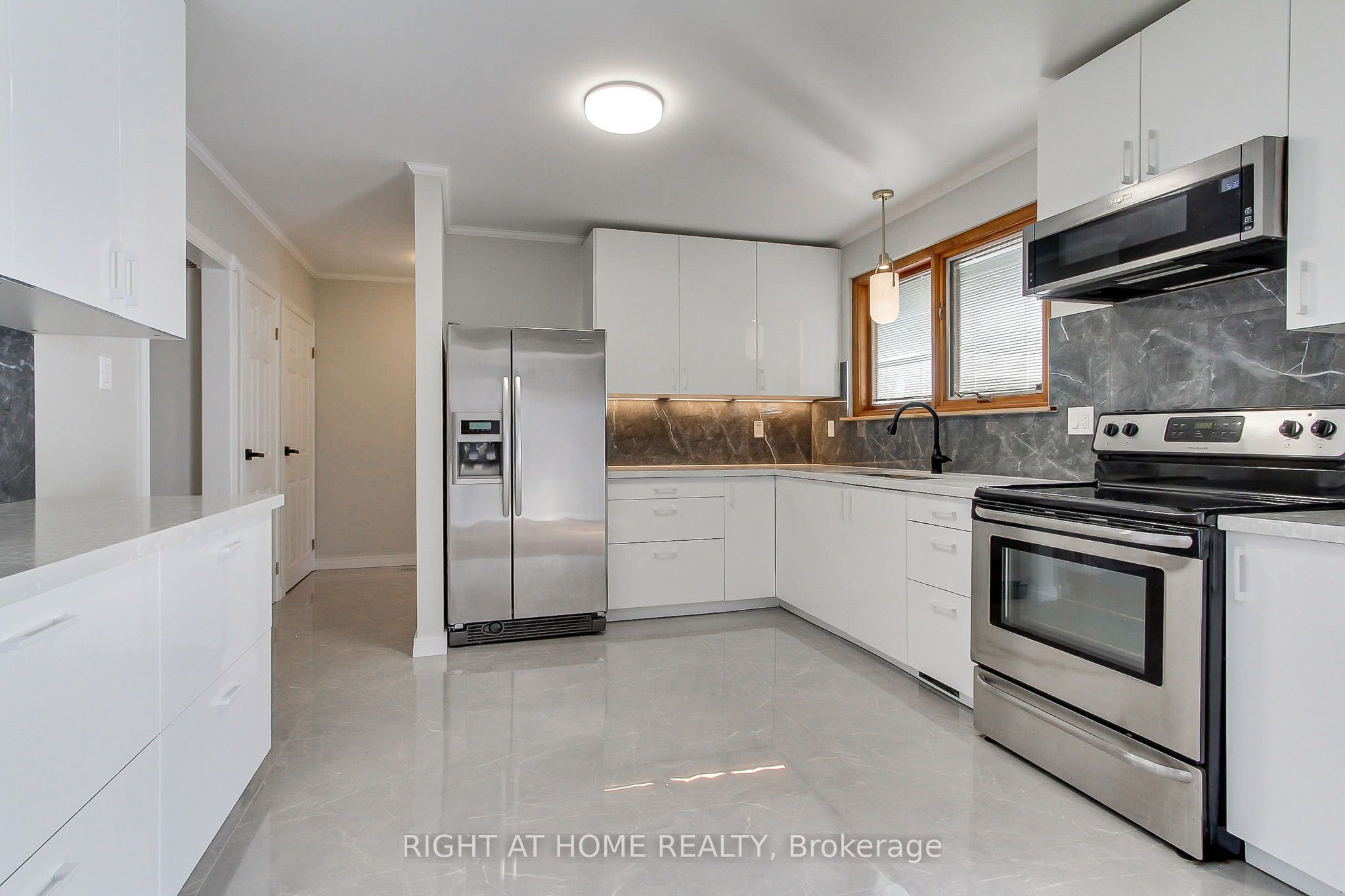 1715 Oberon Crescent Property Photo 15