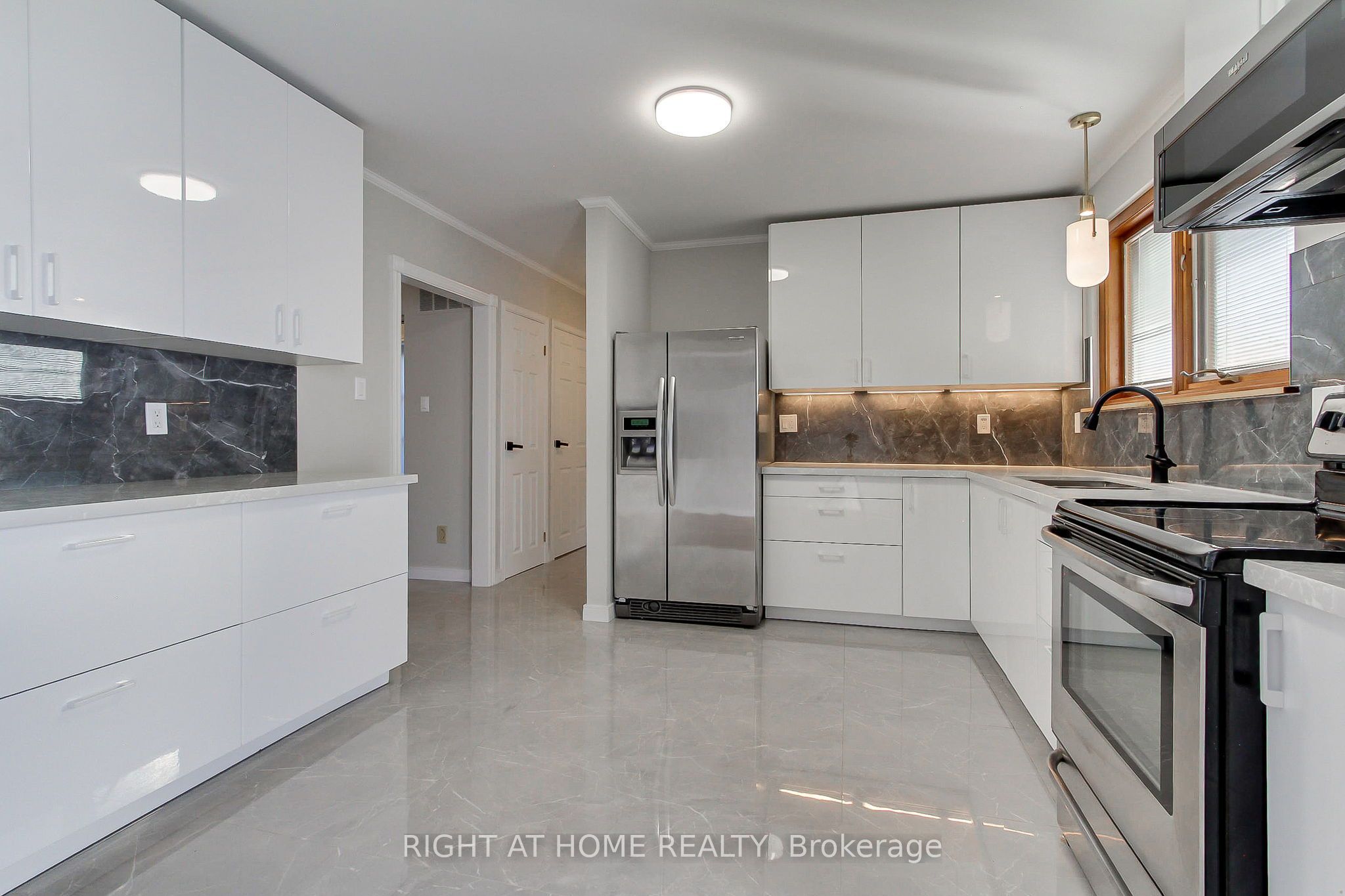 1715 Oberon Crescent Property Photo 16
