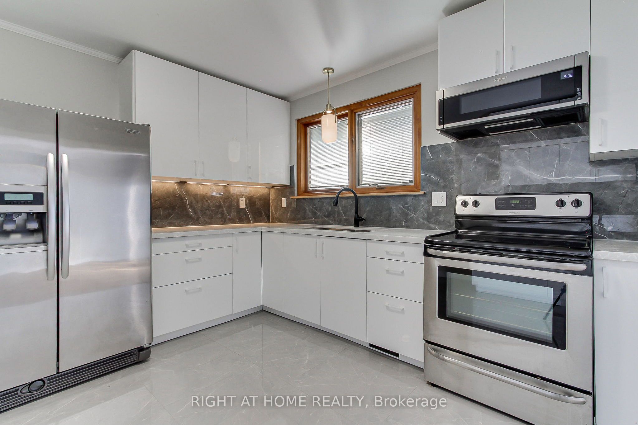 1715 Oberon Crescent Property Photo 17