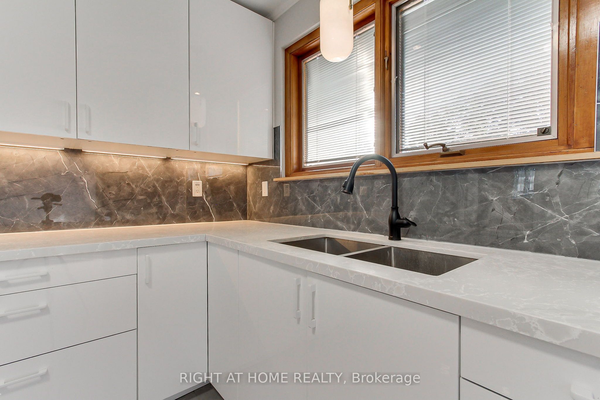 1715 Oberon Crescent Property Photo 18