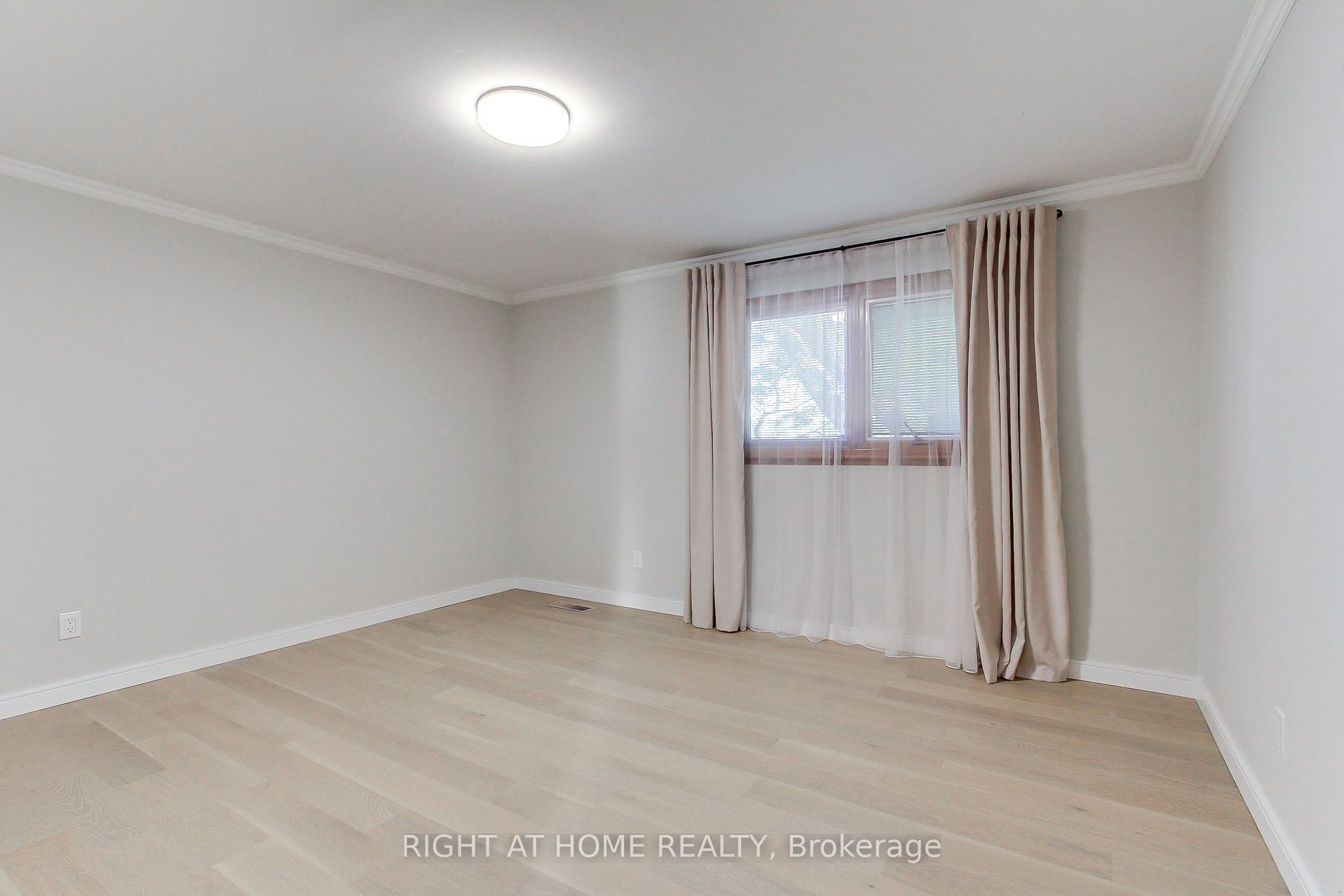 1715 Oberon Crescent Property Photo 24