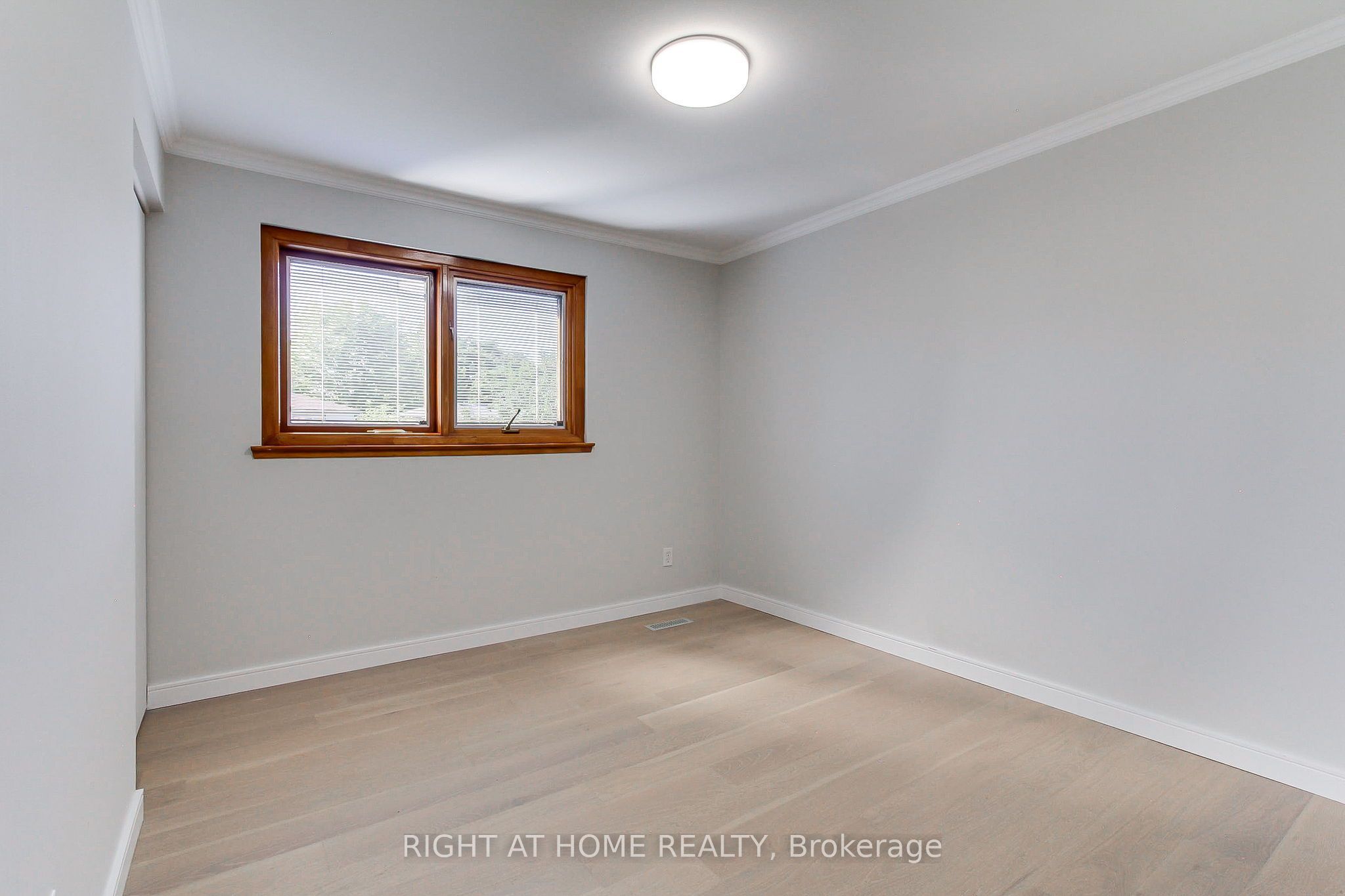 1715 Oberon Crescent Property Photo 26