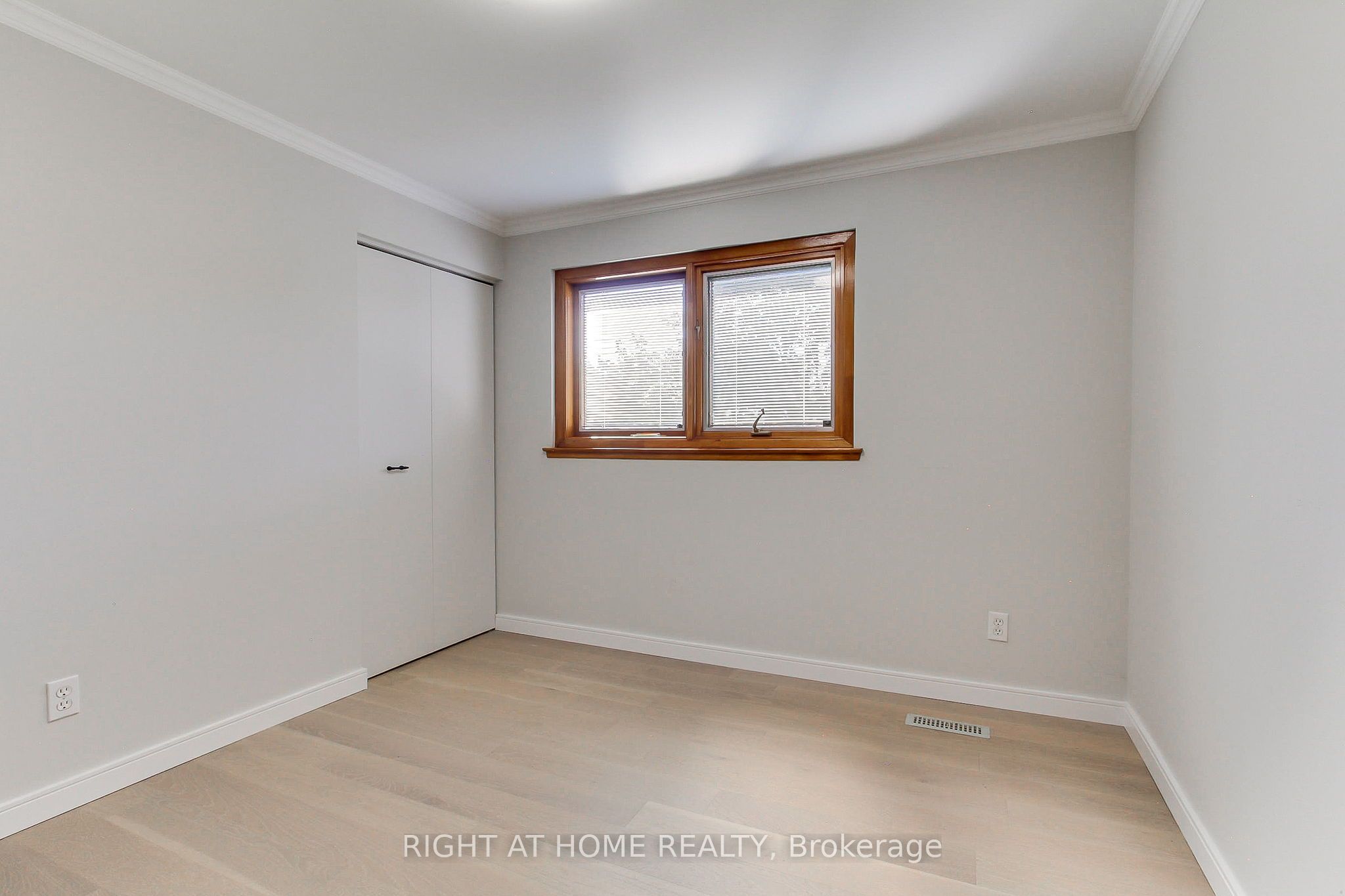 1715 Oberon Crescent Property Photo 27