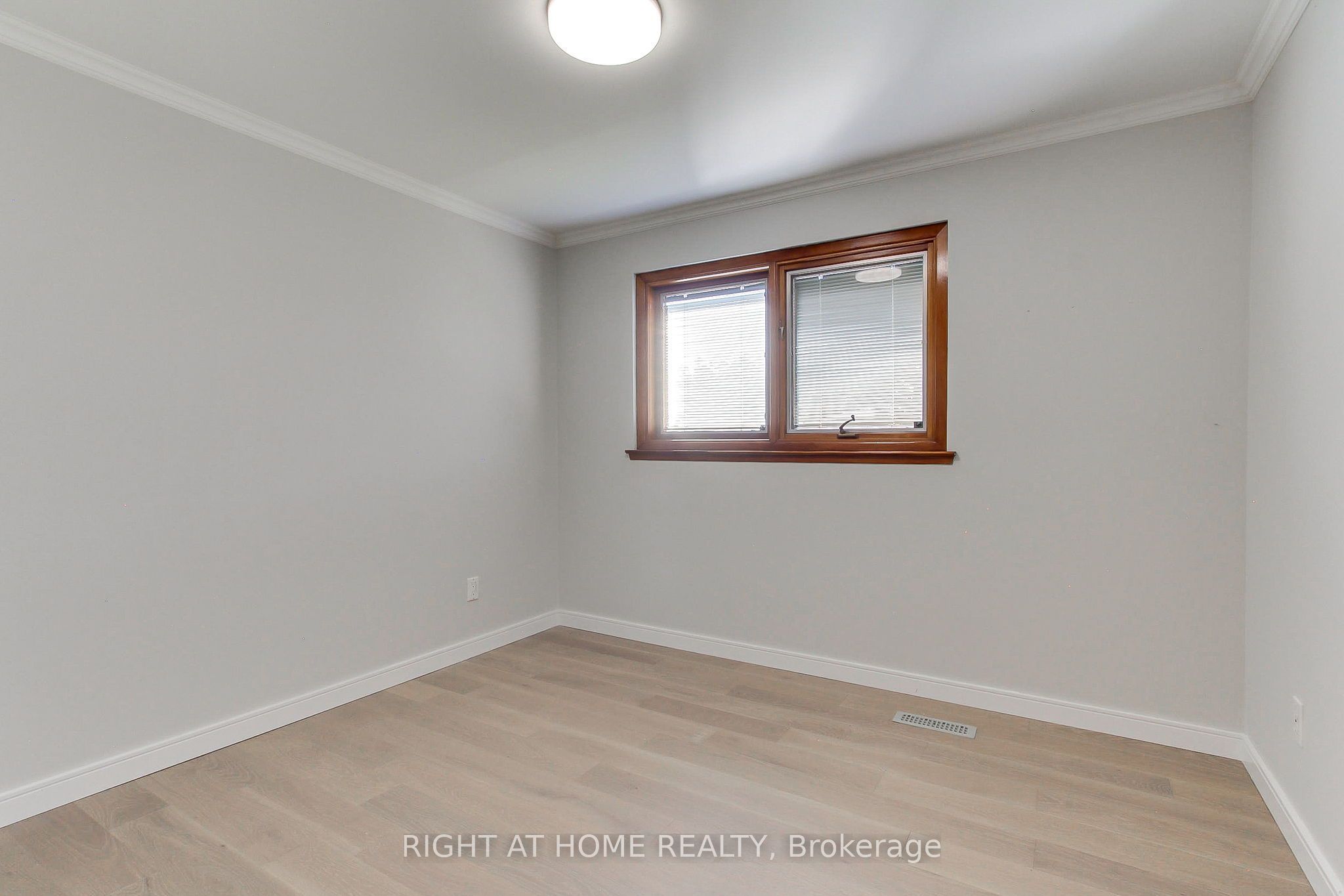 1715 Oberon Crescent Property Photo 28