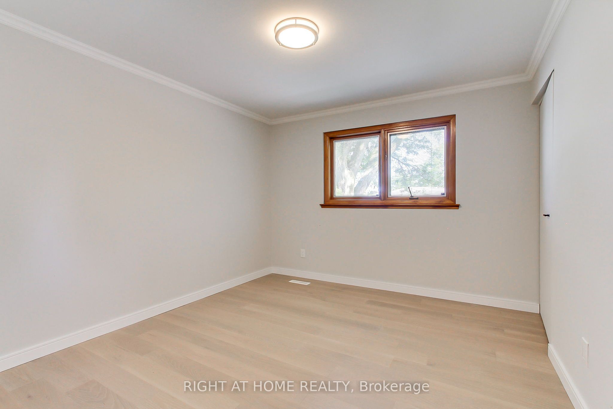 1715 Oberon Crescent Property Photo 30