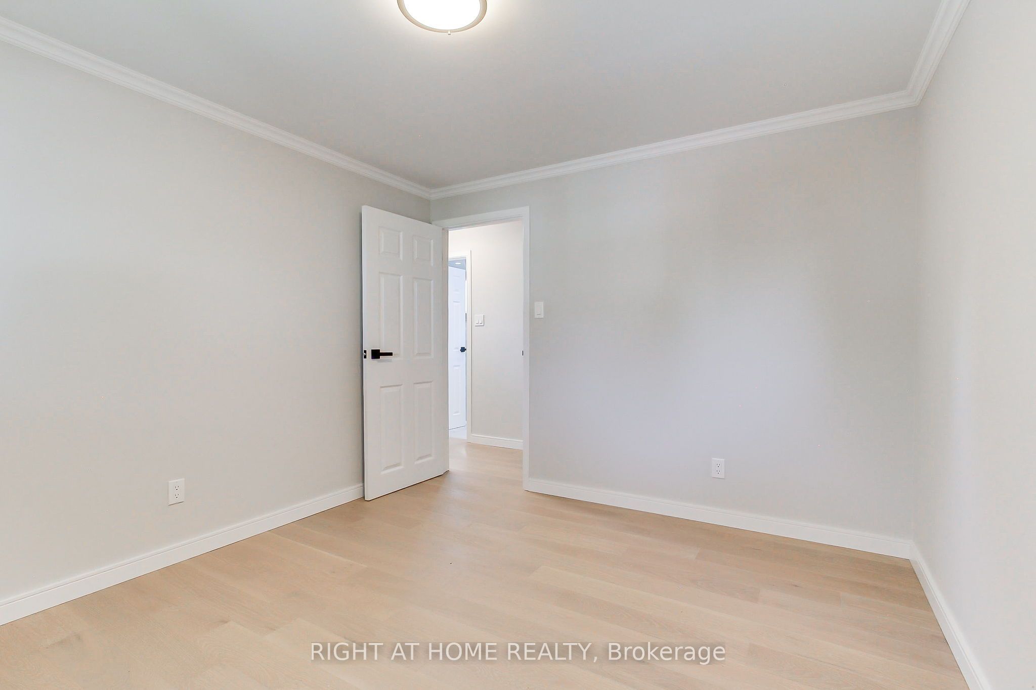 1715 Oberon Crescent Property Photo 31
