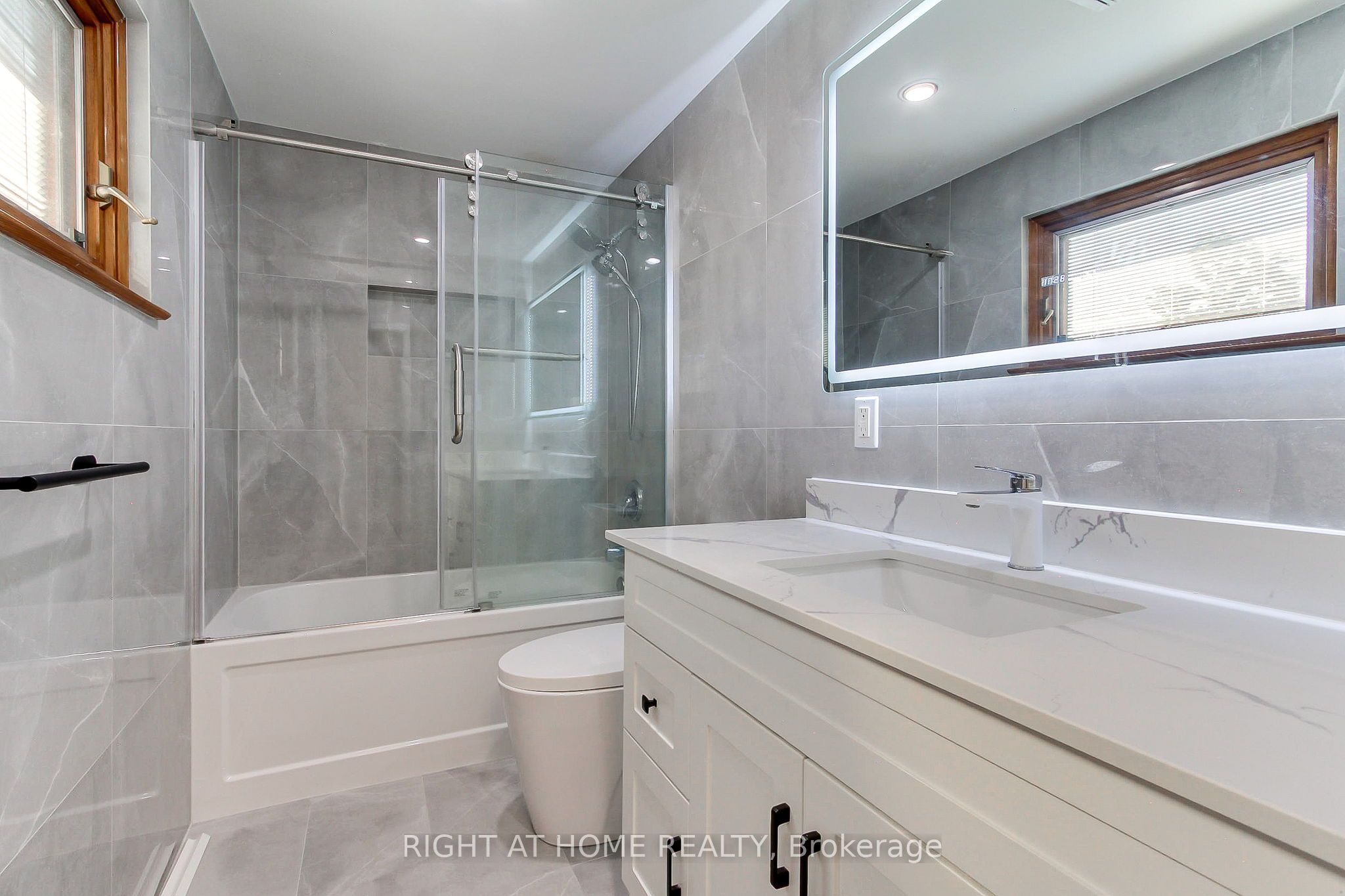 1715 Oberon Crescent Property Photo 32